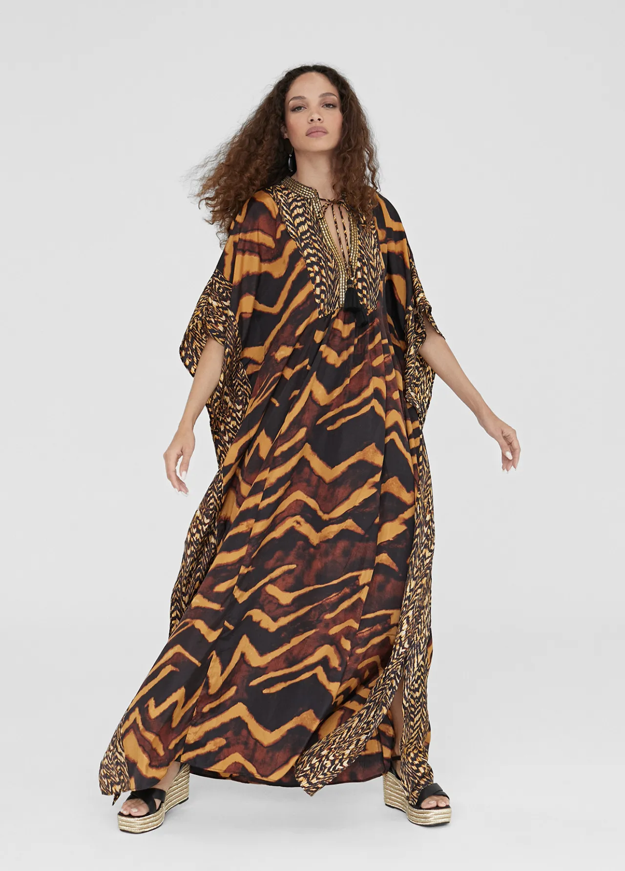 caftan_largo_print_animal_3.webp Lola Casademunt Baño<Caftan largo print animal NEGRO-MARRON