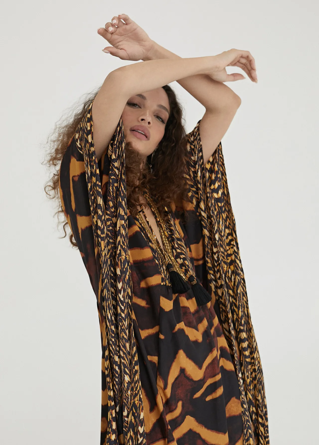 caftan_largo_print_animal_4.webp Lola Casademunt Baño<Caftan largo print animal NEGRO-MARRON