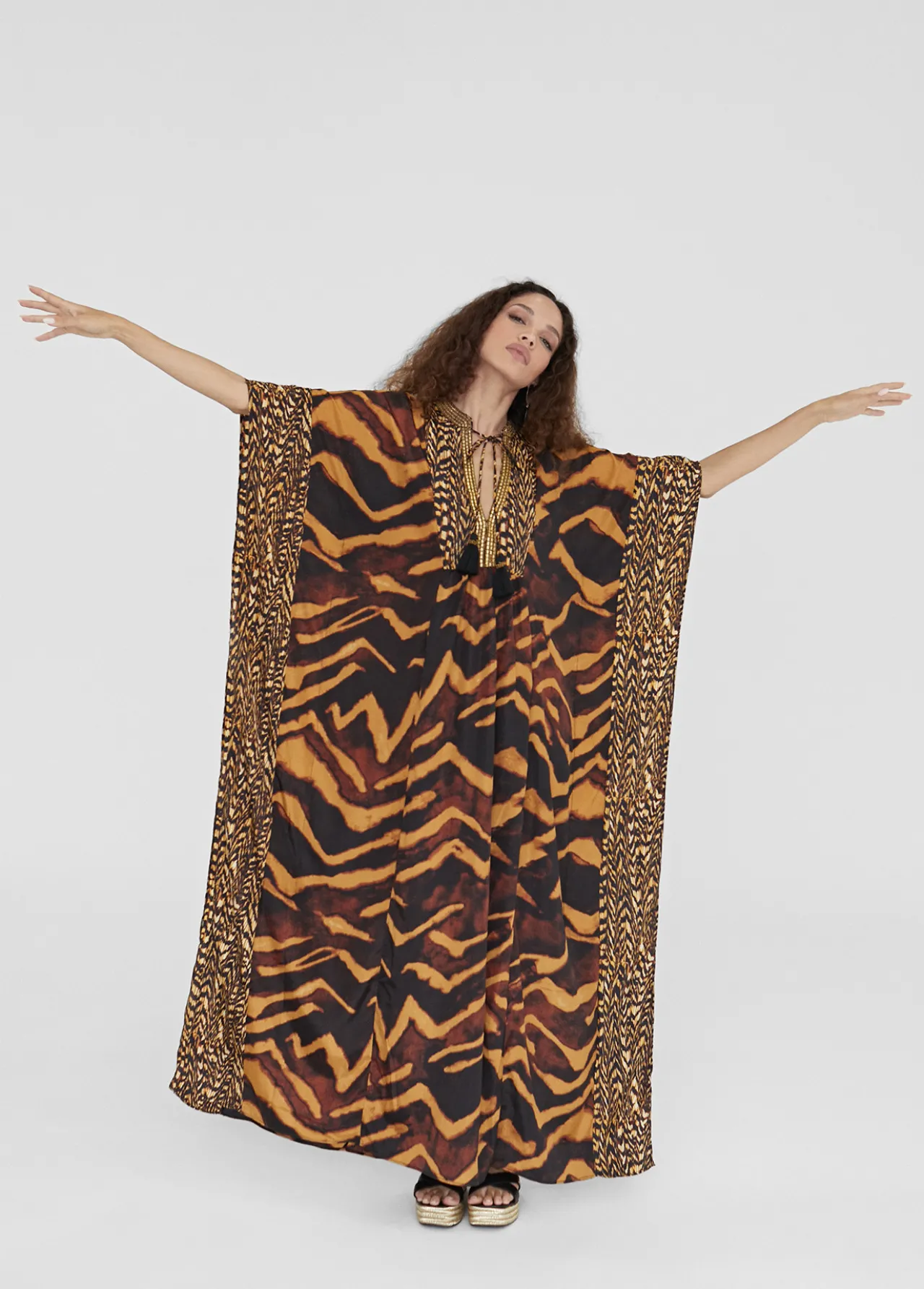 caftan_largo_print_animal_6.webp Lola Casademunt Baño<Caftan largo print animal NEGRO-MARRON