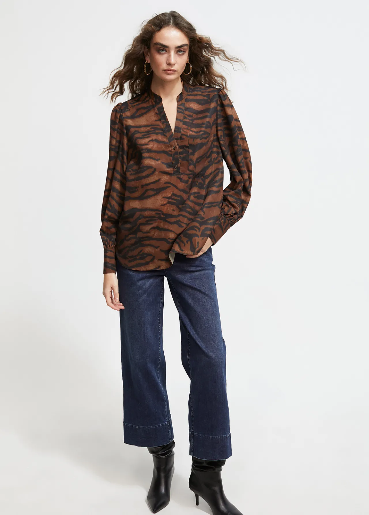 camisa_animal_print_1-1.webp Lola Casademunt Animal Print | Camisas Y Blusas<Camisa animal print MARRON-NEGRO