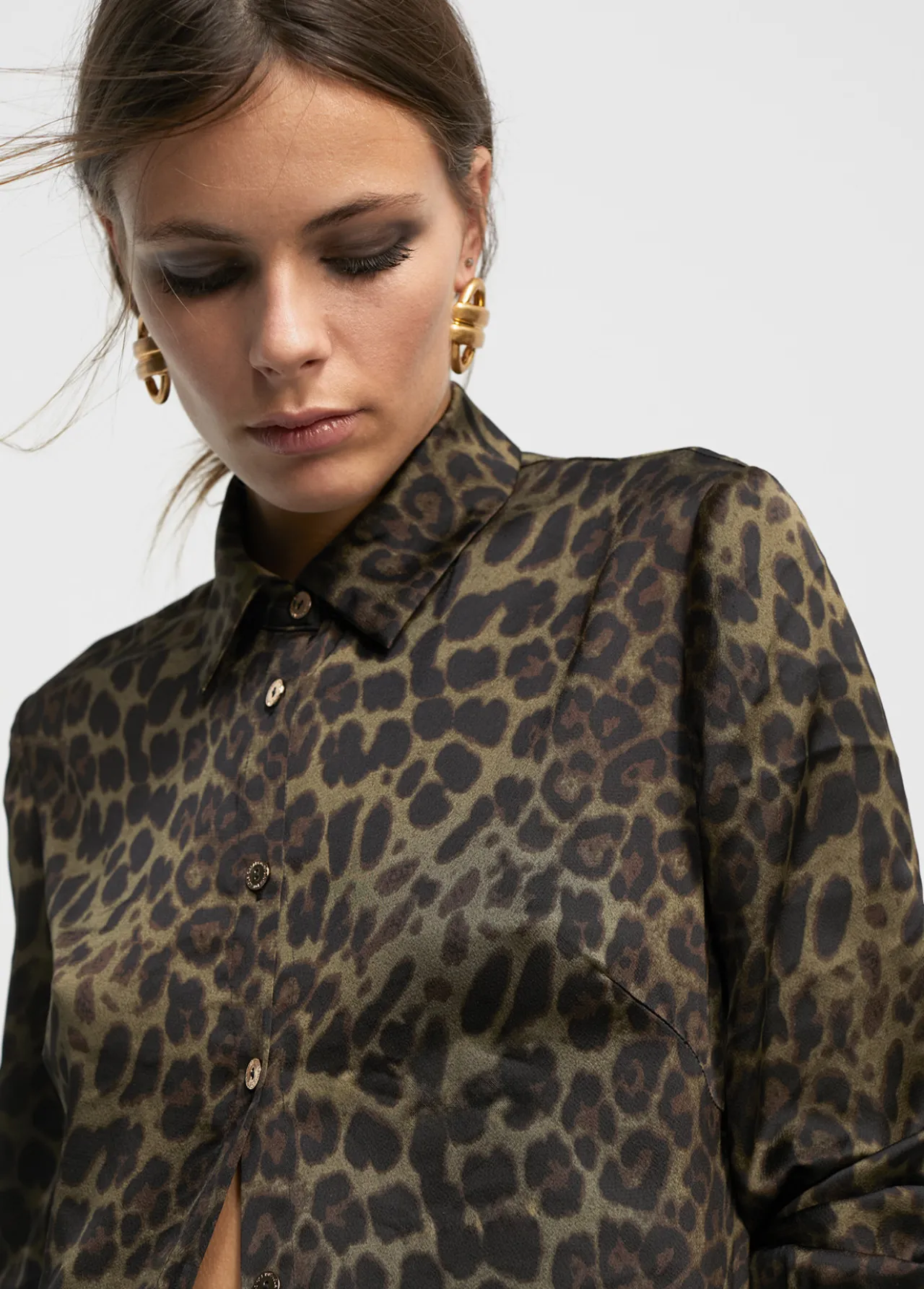 camisa_animal_print_1.webp Lola Casademunt Animal Print | Camisas Y Blusas<Camisa animal print NEGRO-VERDE
