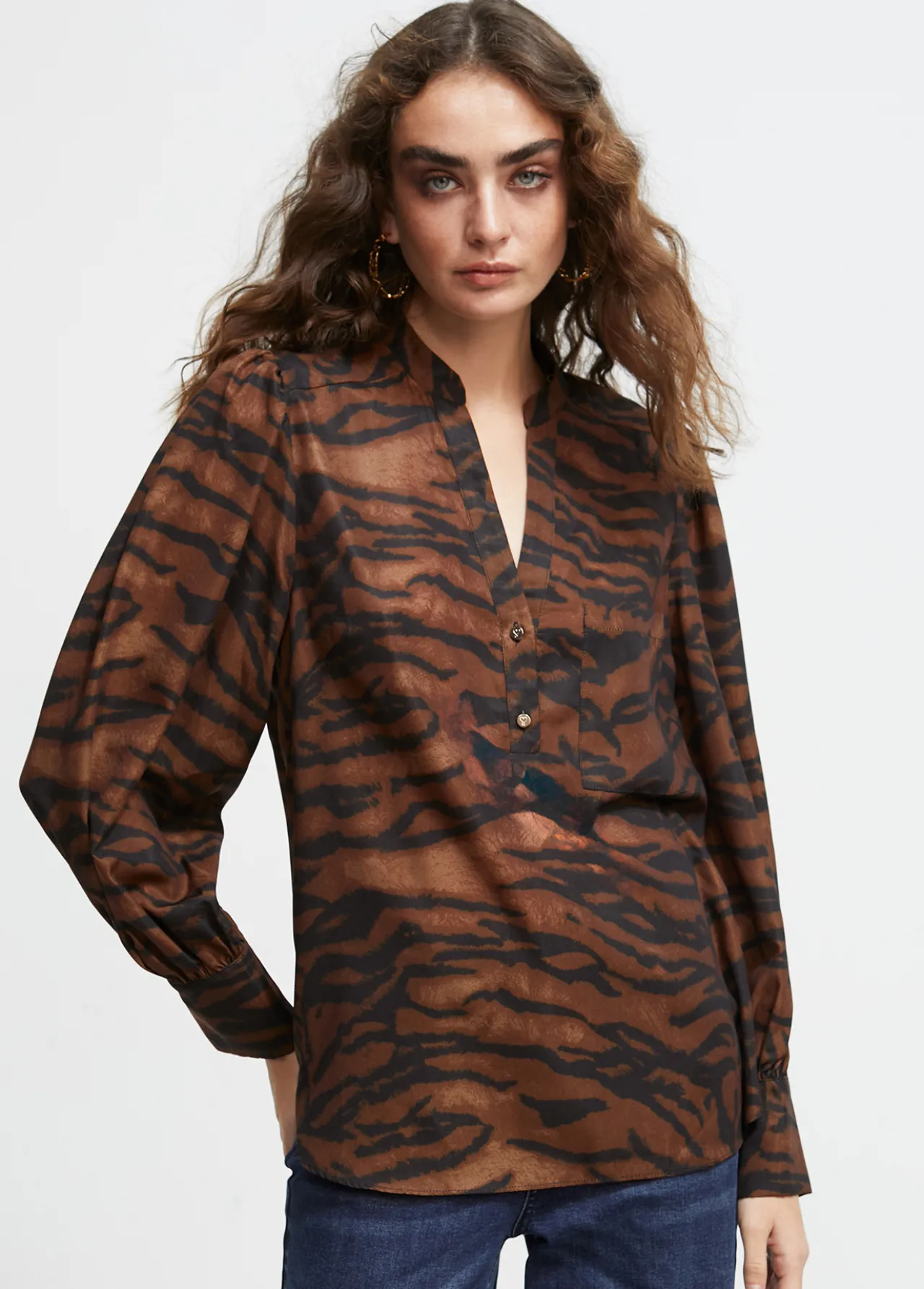 camisa_animal_print_2-1.webp Lola Casademunt Animal Print | Camisas Y Blusas<Camisa animal print MARRON-NEGRO