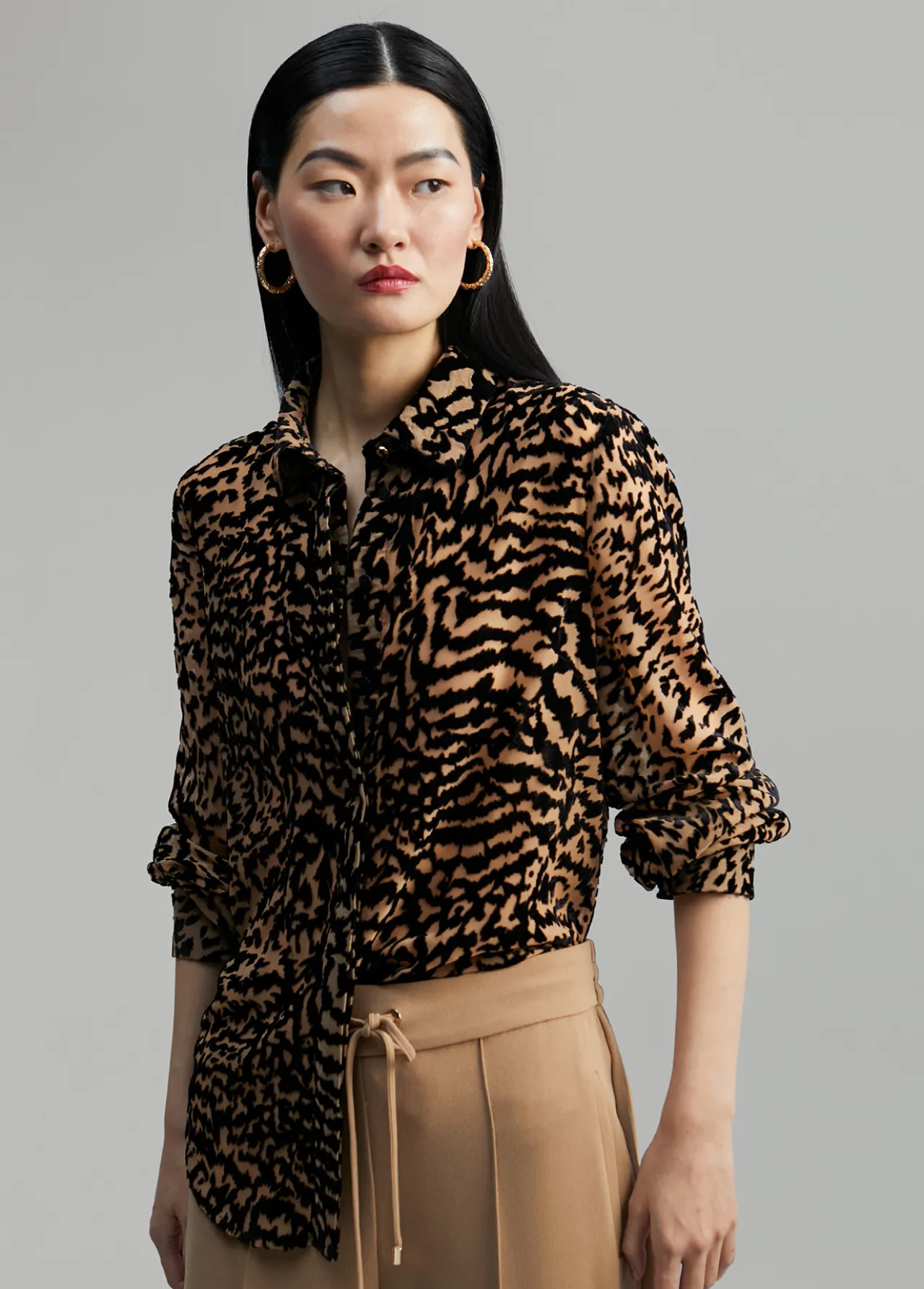 camisa_animal_print_4-2.webp Lola Casademunt Animal Print | Camisas Y Blusas<Camisa animal print MARRON-NEGRO