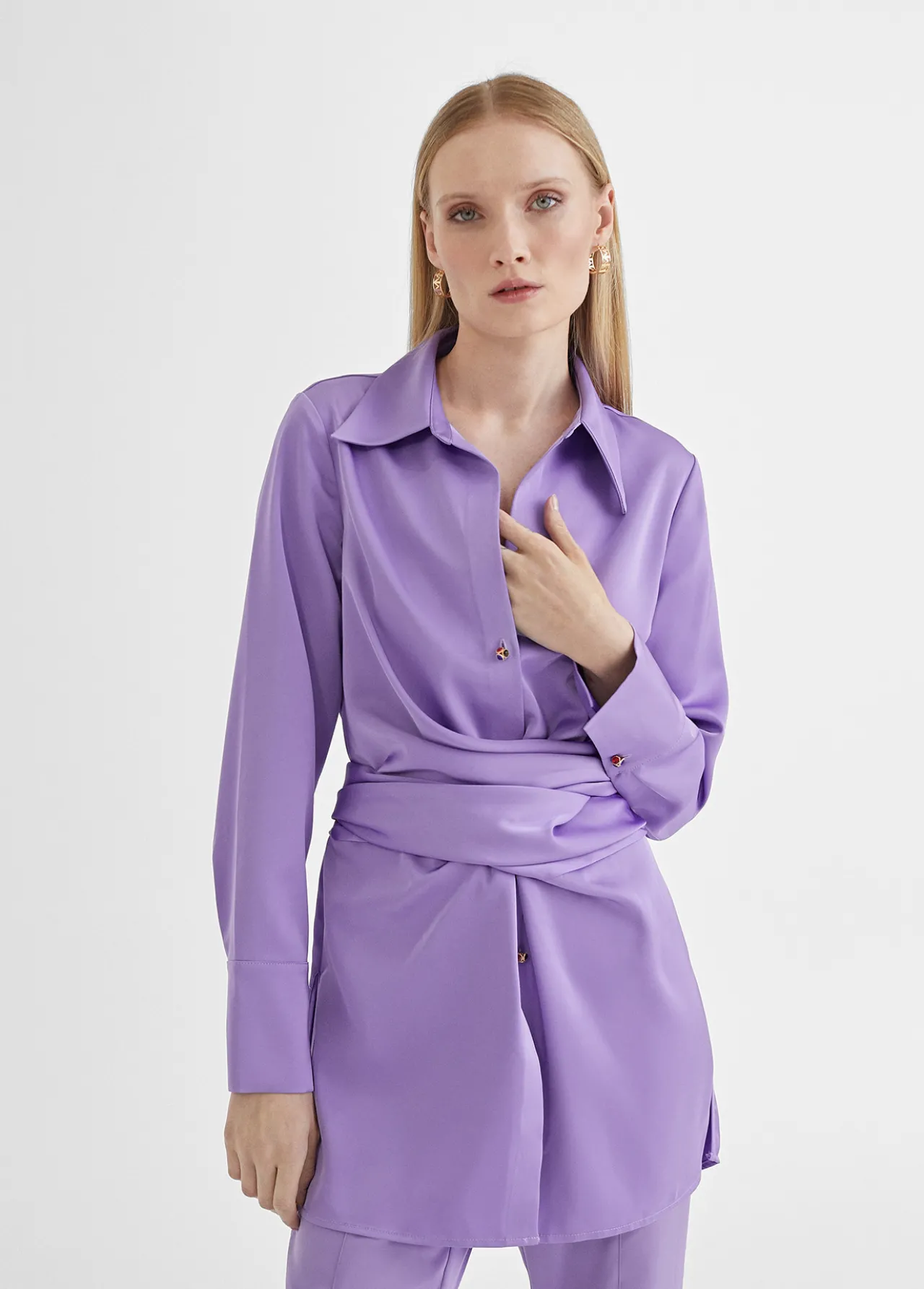 camisa_anudada_0-1.webp Lola Casademunt Camisas Y Blusas<Camisa anudada LIMA