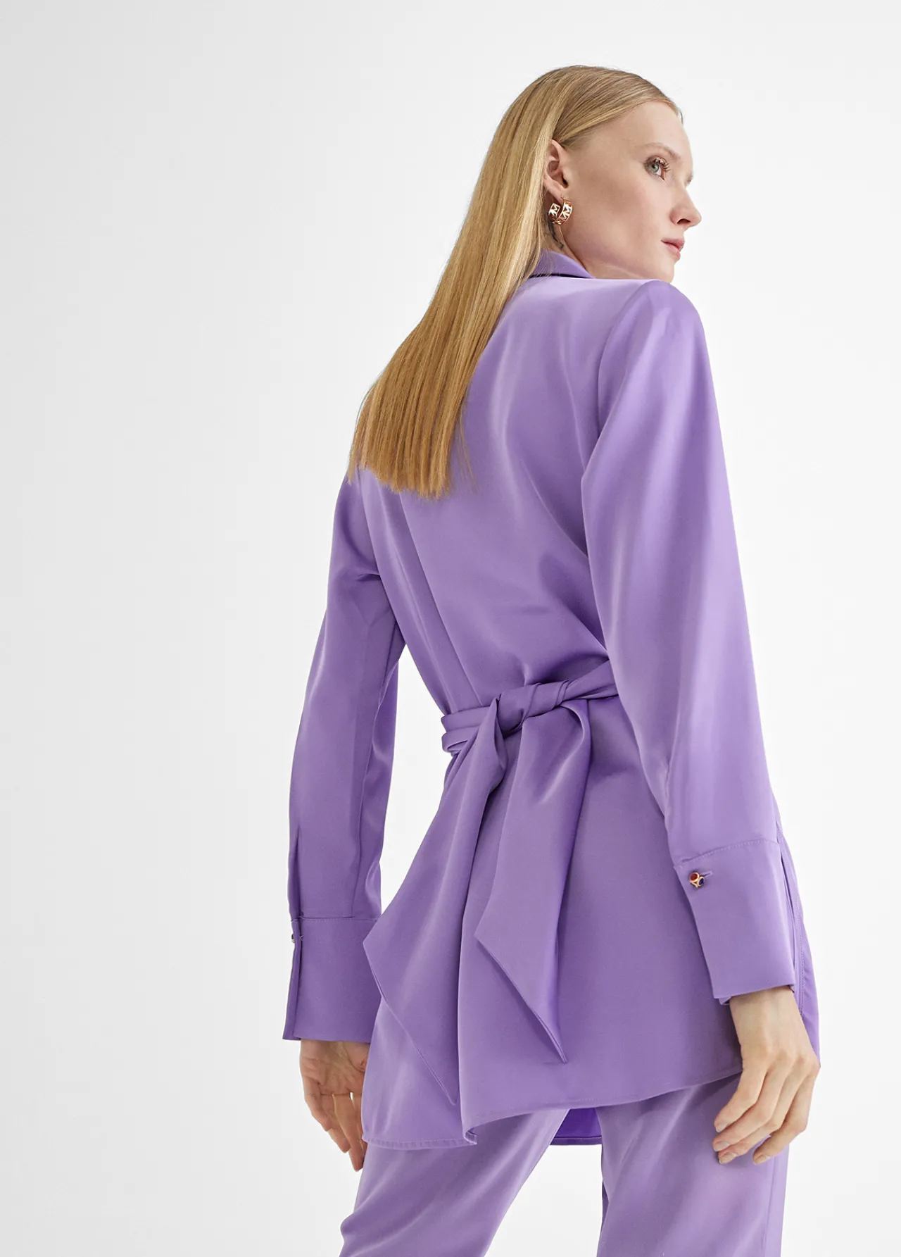 camisa_anudada_2-1.webp Lola Casademunt Camisas Y Blusas<Camisa anudada LIMA