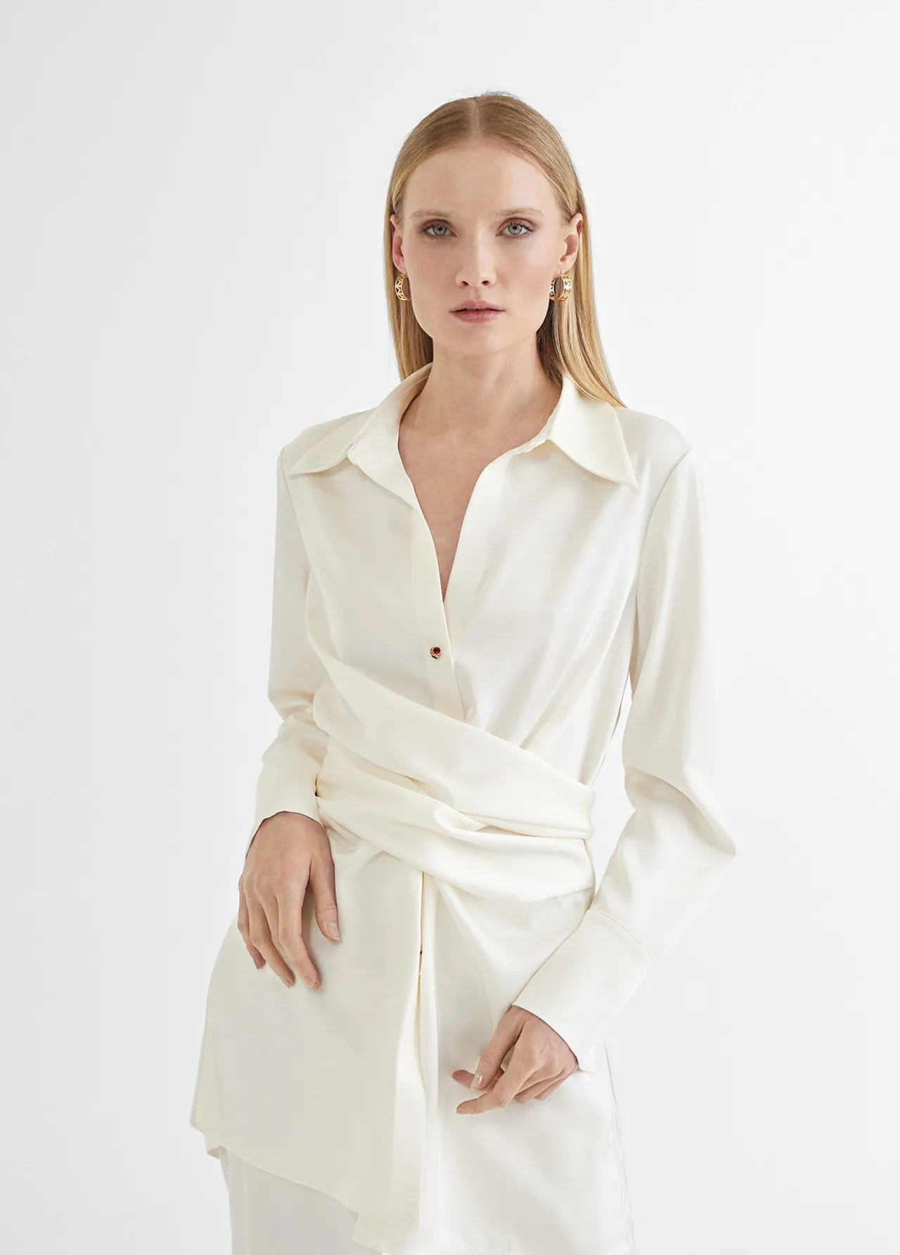 camisa_anudada_4-2.webp Lola Casademunt Camisas Y Blusas<Camisa anudada LIMA