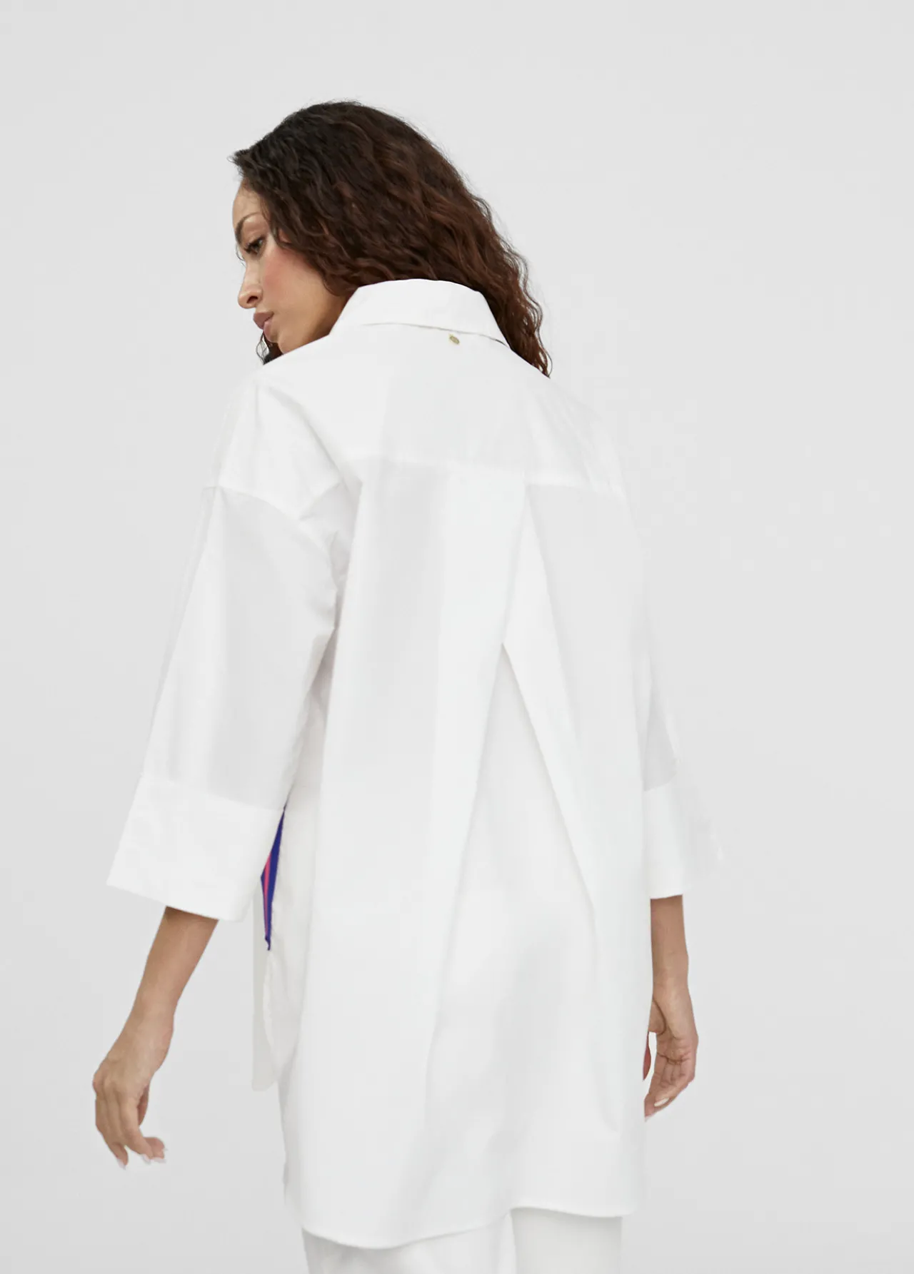 camisa_basica_de_algodn_3.webp Lola Casademunt Camisas Y Blusas<Camisa basica de algodón BLANCO