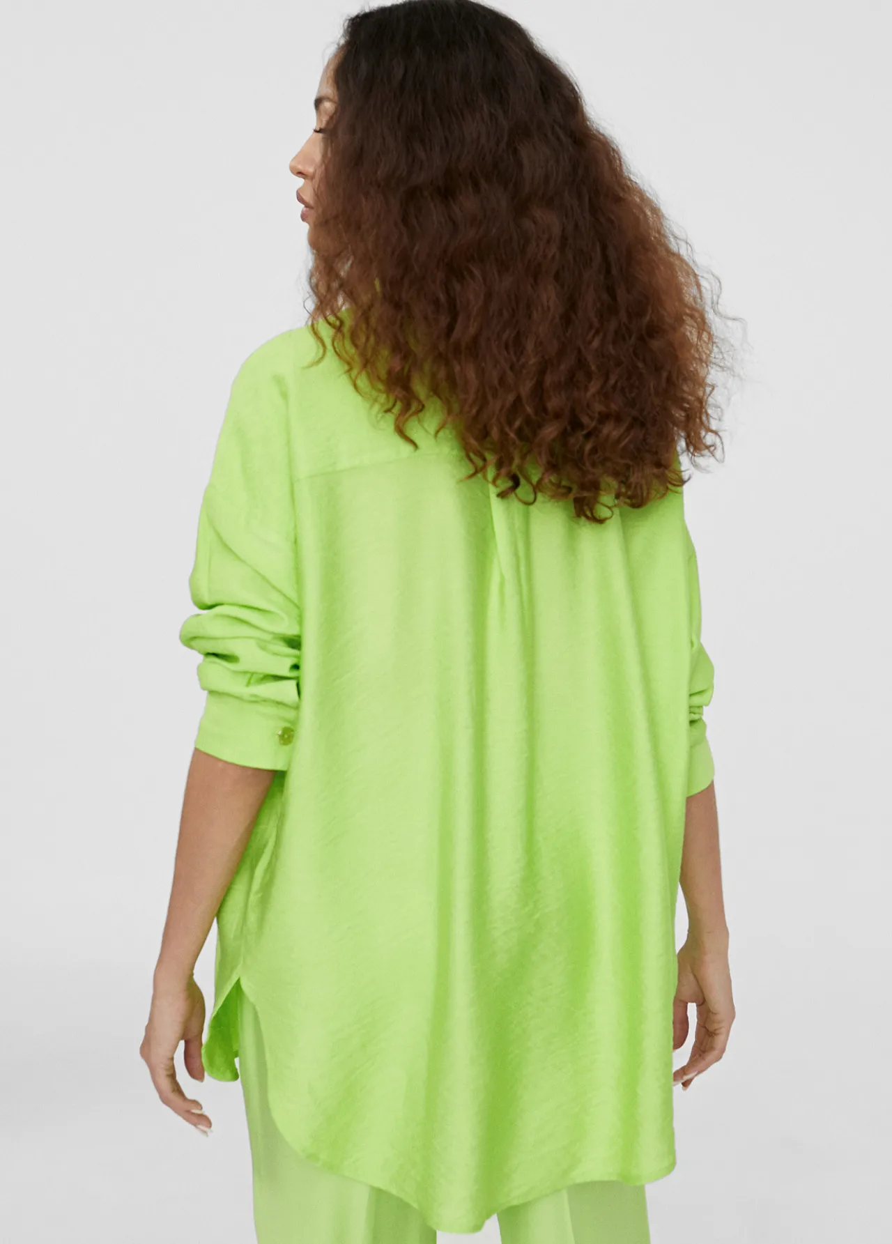 camisa_bsica_manga_larga_3.webp Lola Casademunt Camisas Y Blusas<Camisa básica manga larga LILA