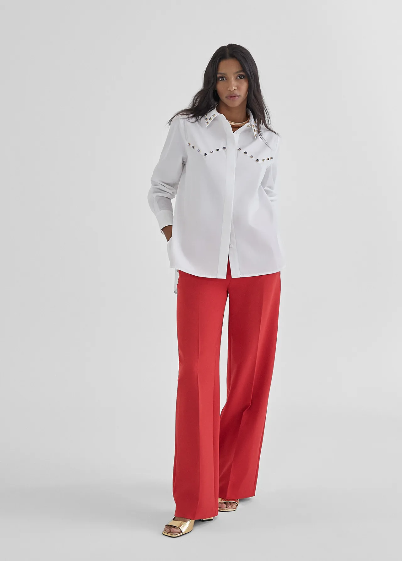 camisa_con_detalle_joyas_5.webp Lola Casademunt Camisas Y Blusas<Camisa con detalle joyas BLANCO