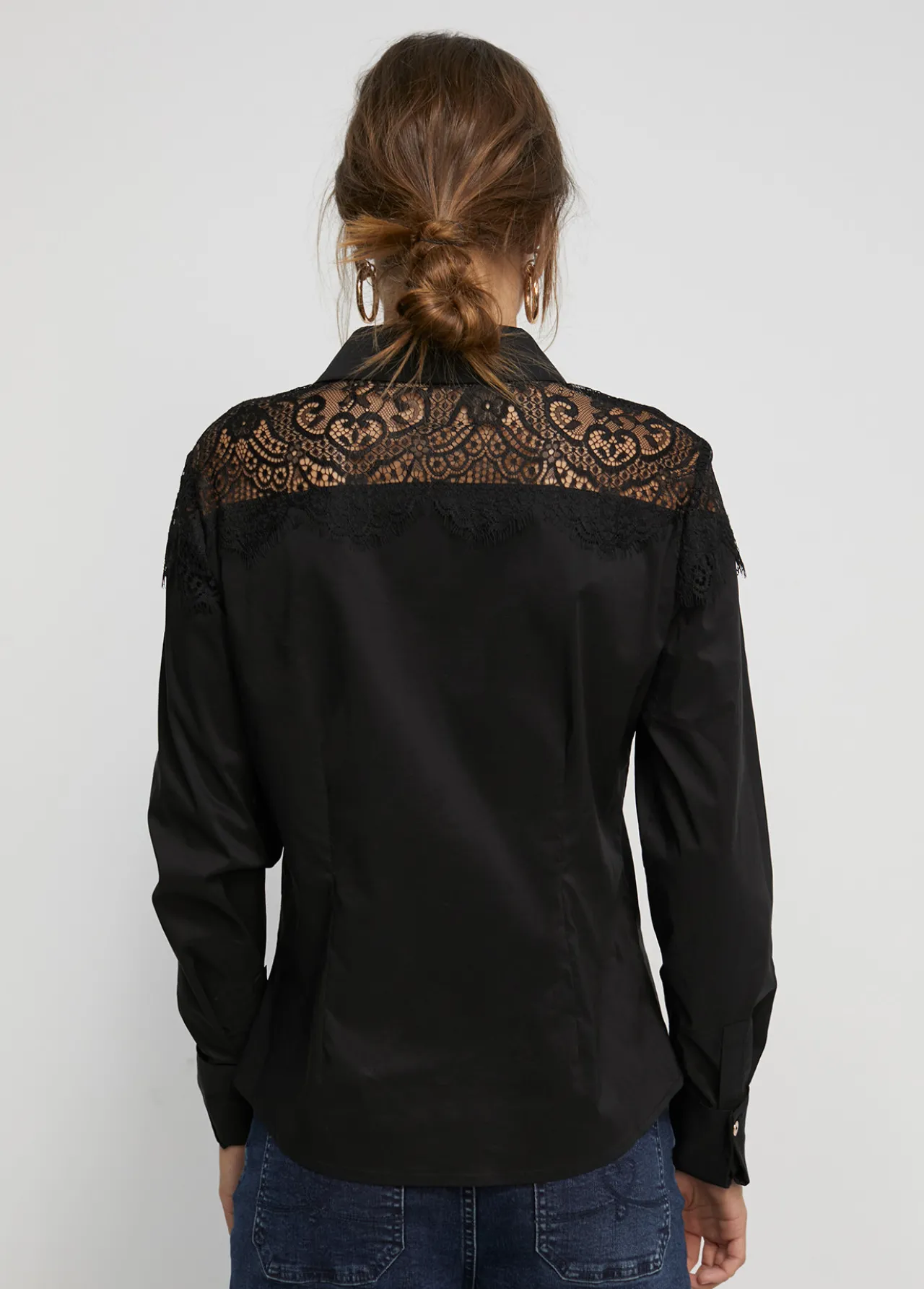 camisa_con_encaje_5-1.webp Lola Casademunt Camisas Y Blusas<Camisa con encaje NEGRO