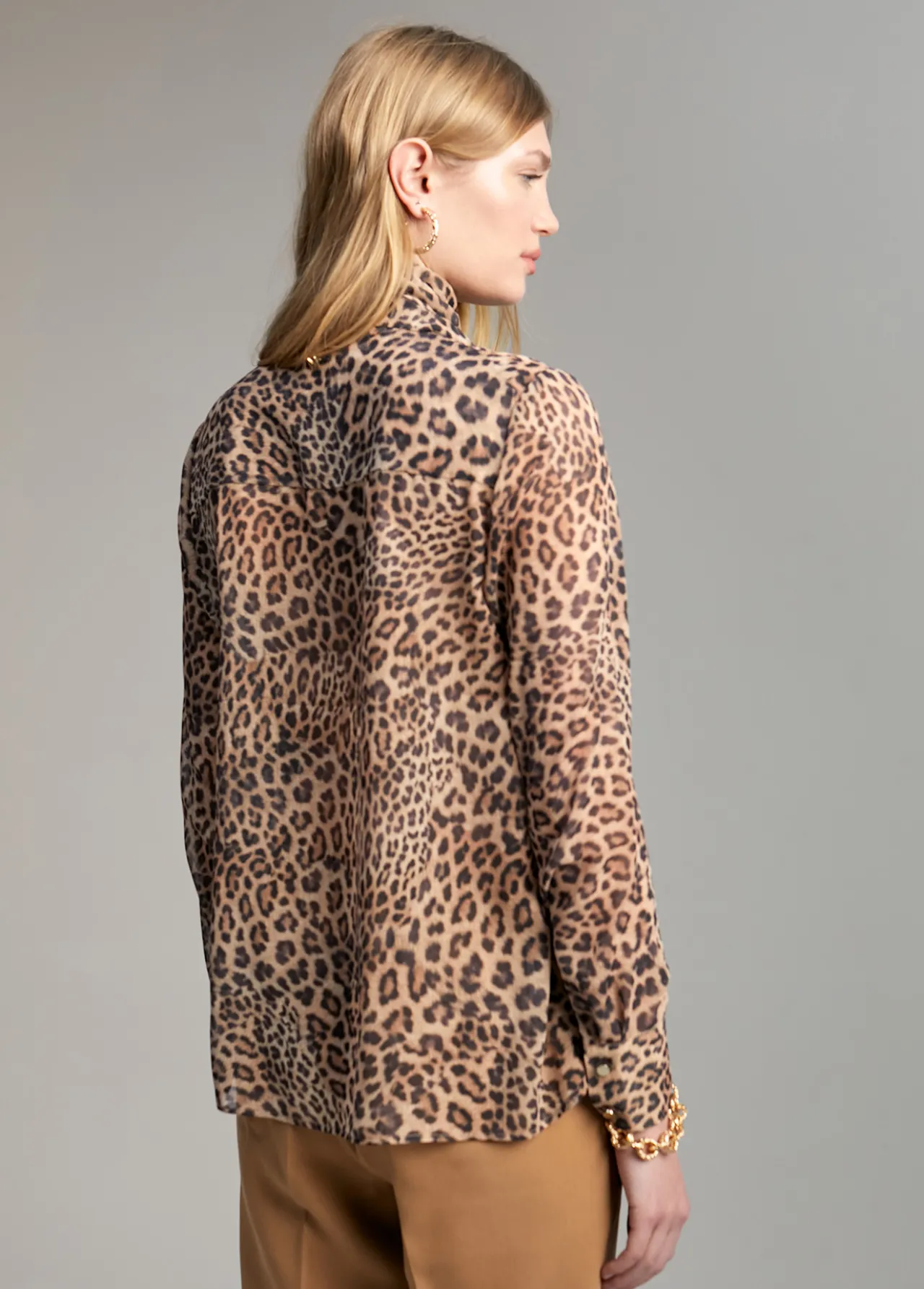 camisa_con_lazada_3.webp Lola Casademunt Animal Print | Camisas Y Blusas<Camisa con lazada MARRON-NEGRO