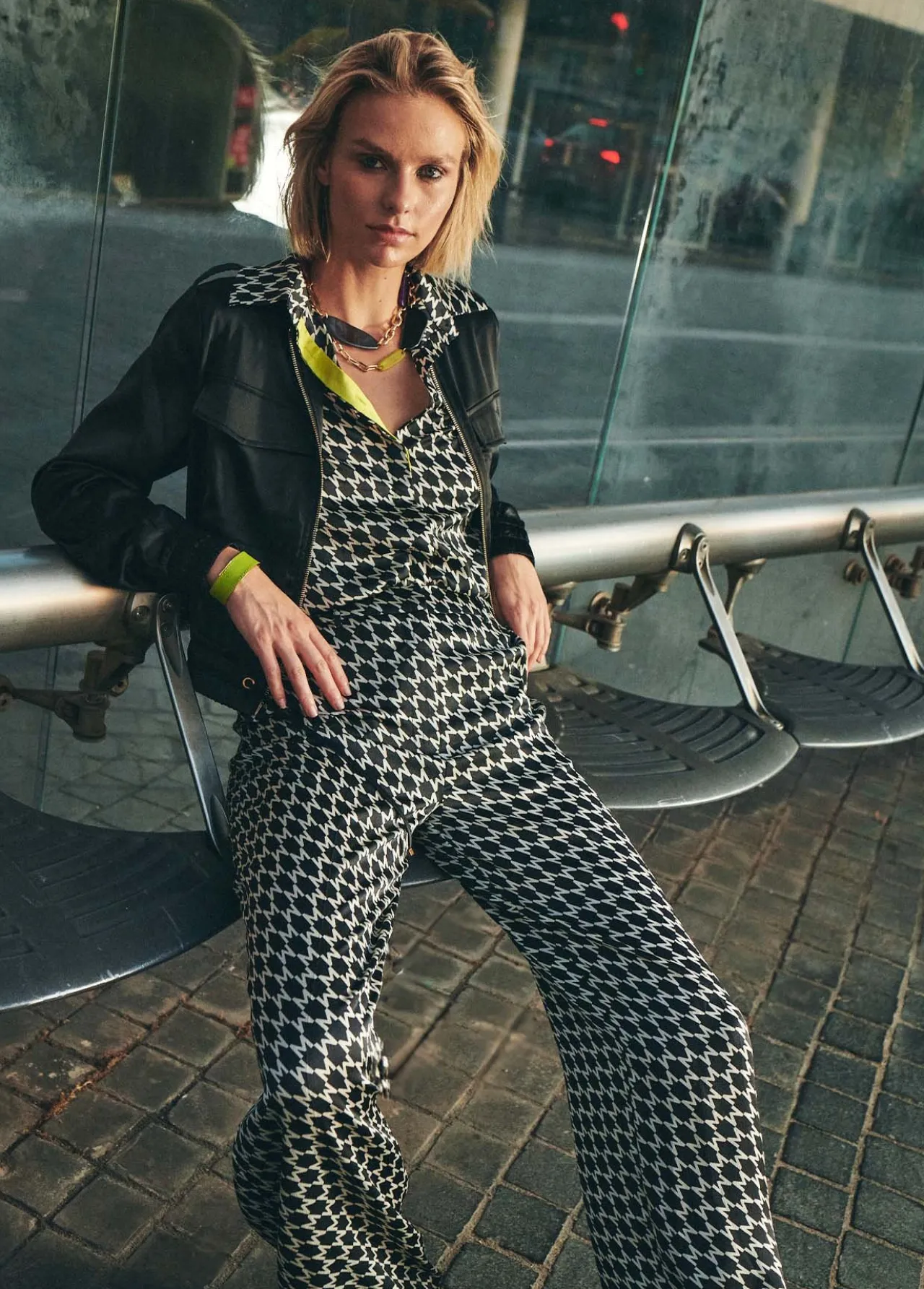 camisa_detalle_fluor__ropa__lola_casademunt_2.webp Lola Casademunt Camisas Y Blusas<Camisa detalle fluor | Ropa | Lola Casademunt NEGRO