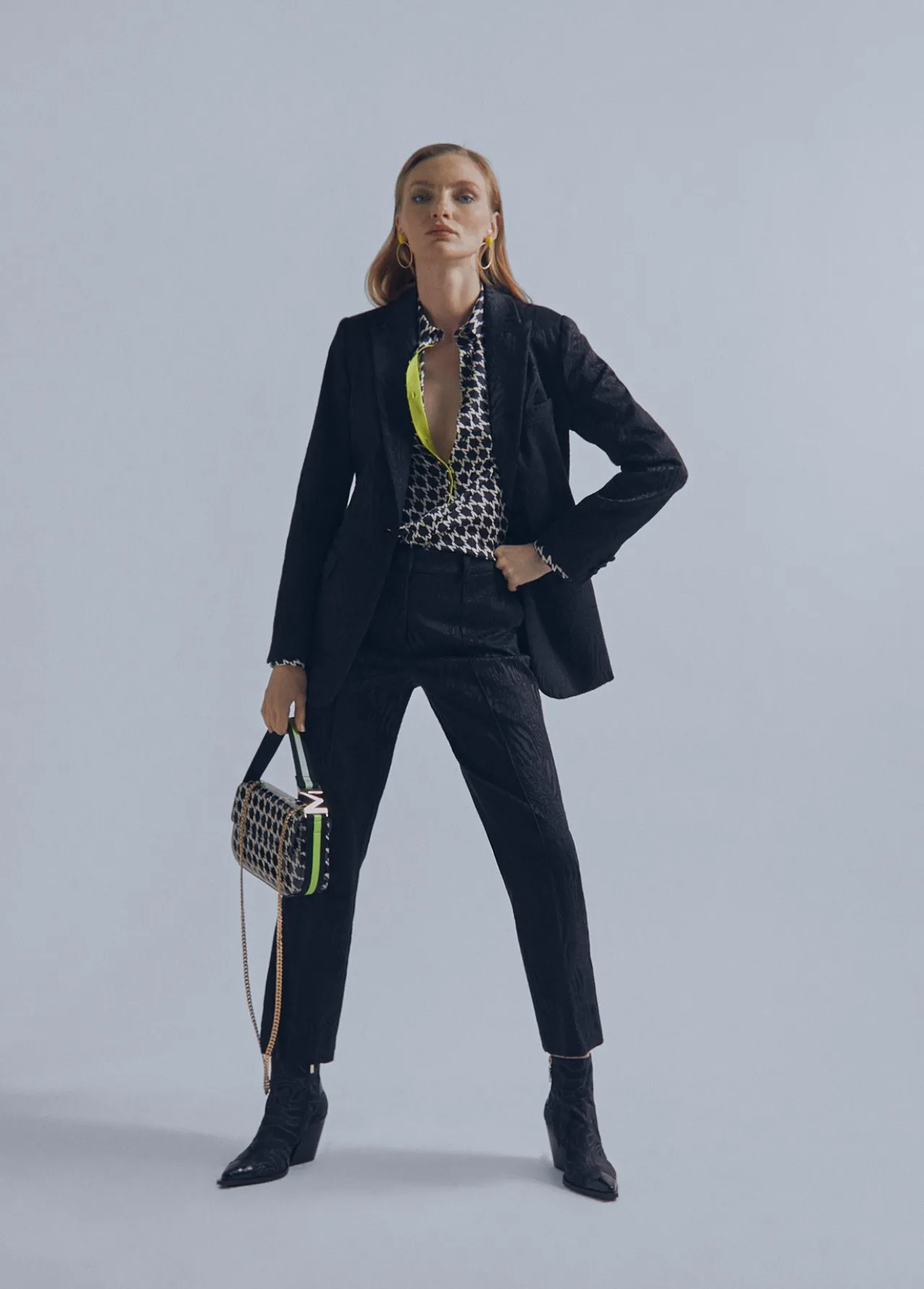 camisa_detalle_fluor__ropa__lola_casademunt_5.webp Lola Casademunt Camisas Y Blusas<Camisa detalle fluor | Ropa | Lola Casademunt NEGRO