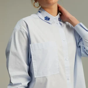 Lola Casademunt Camisas Y Blusas<Camisa detalle joya CELESTE