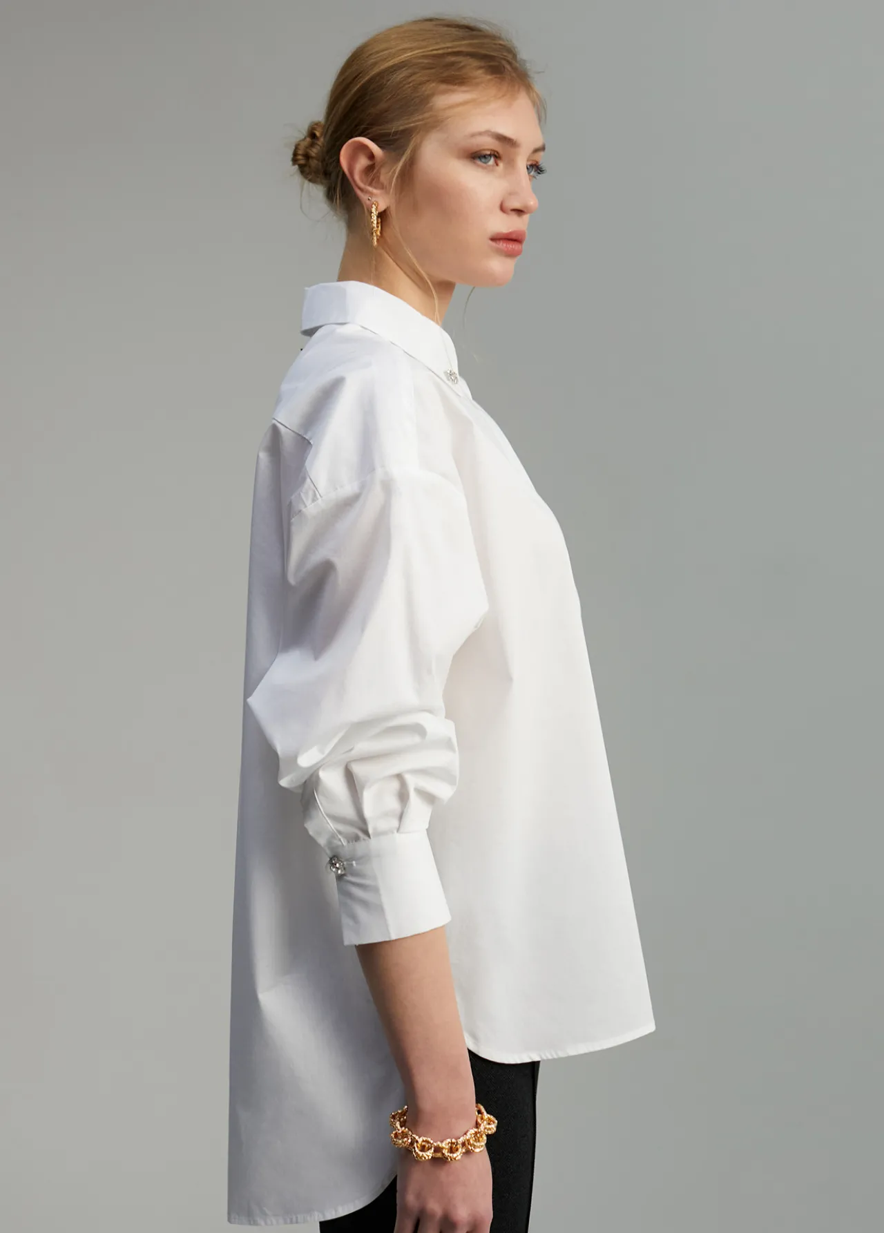 camisa_detalle_joya_5-1.webp Lola Casademunt Camisas Y Blusas<Camisa detalle joya BLANCO