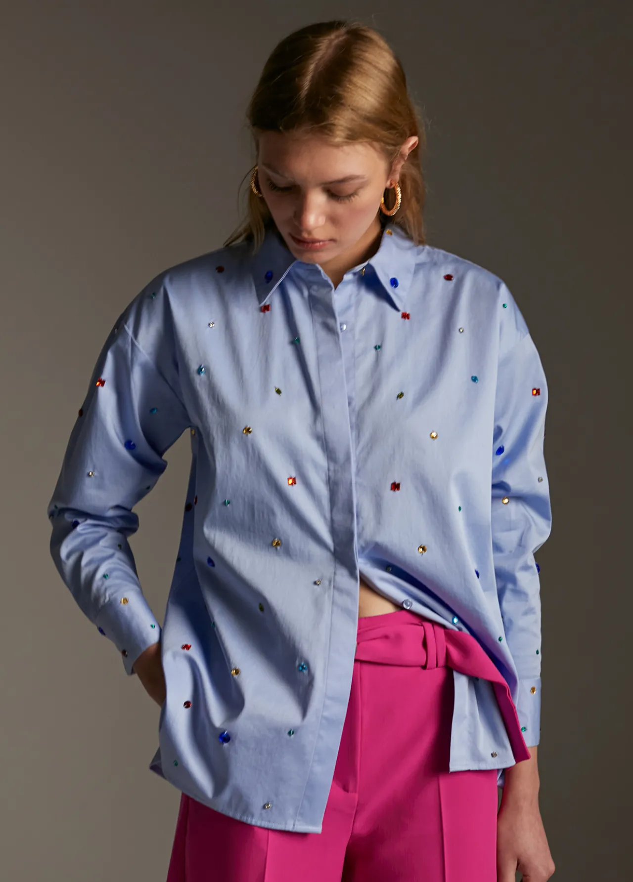 camisa_detalle_joyas_0.webp Lola Casademunt Camisas Y Blusas<Camisa detalle joyas CELESTE