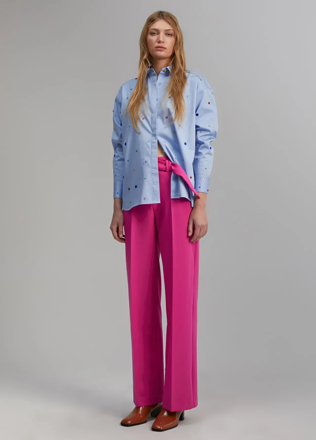 camisa_detalle_joyas_1.webp Lola Casademunt Camisas Y Blusas<Camisa detalle joyas CELESTE