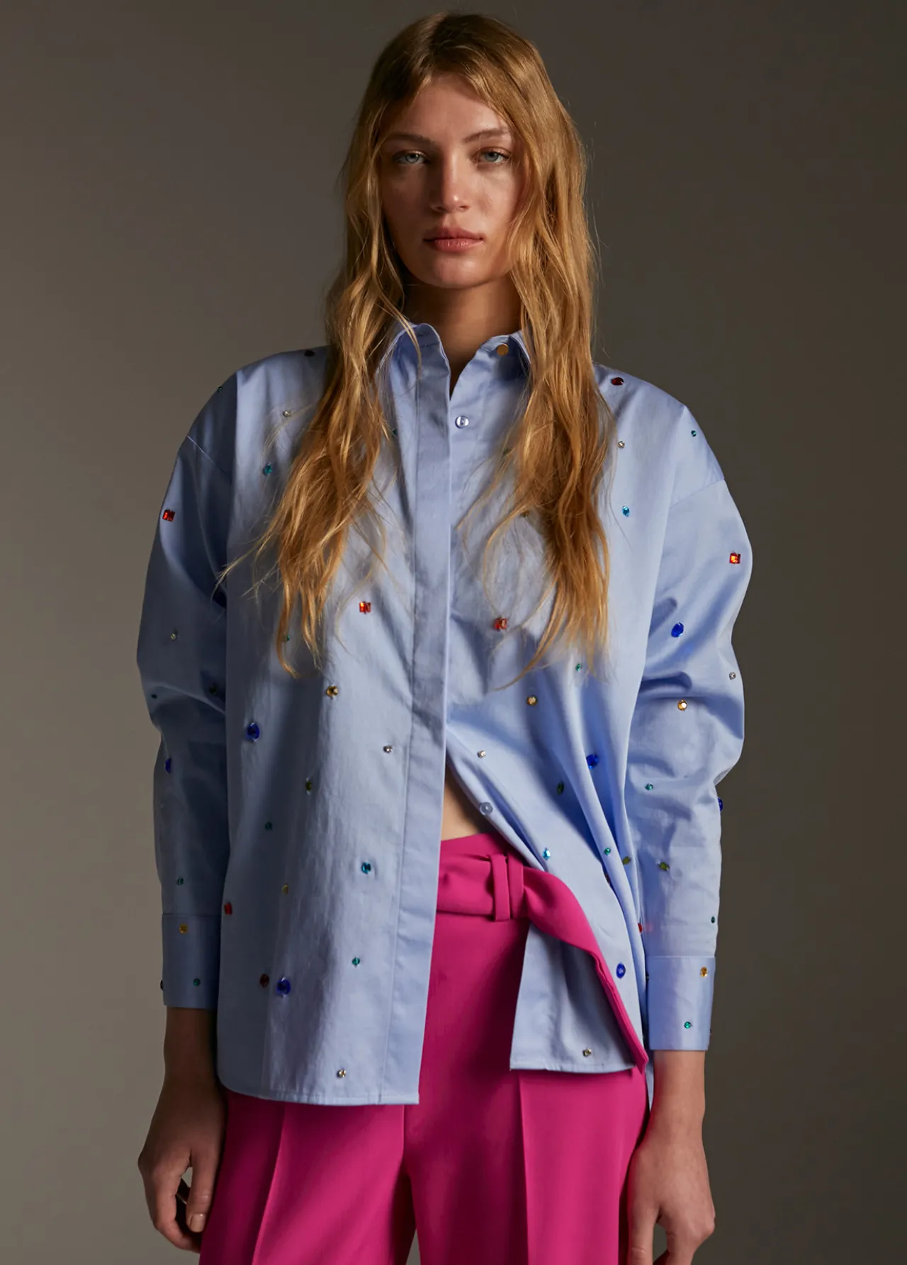 camisa_detalle_joyas_4.webp Lola Casademunt Camisas Y Blusas<Camisa detalle joyas CELESTE