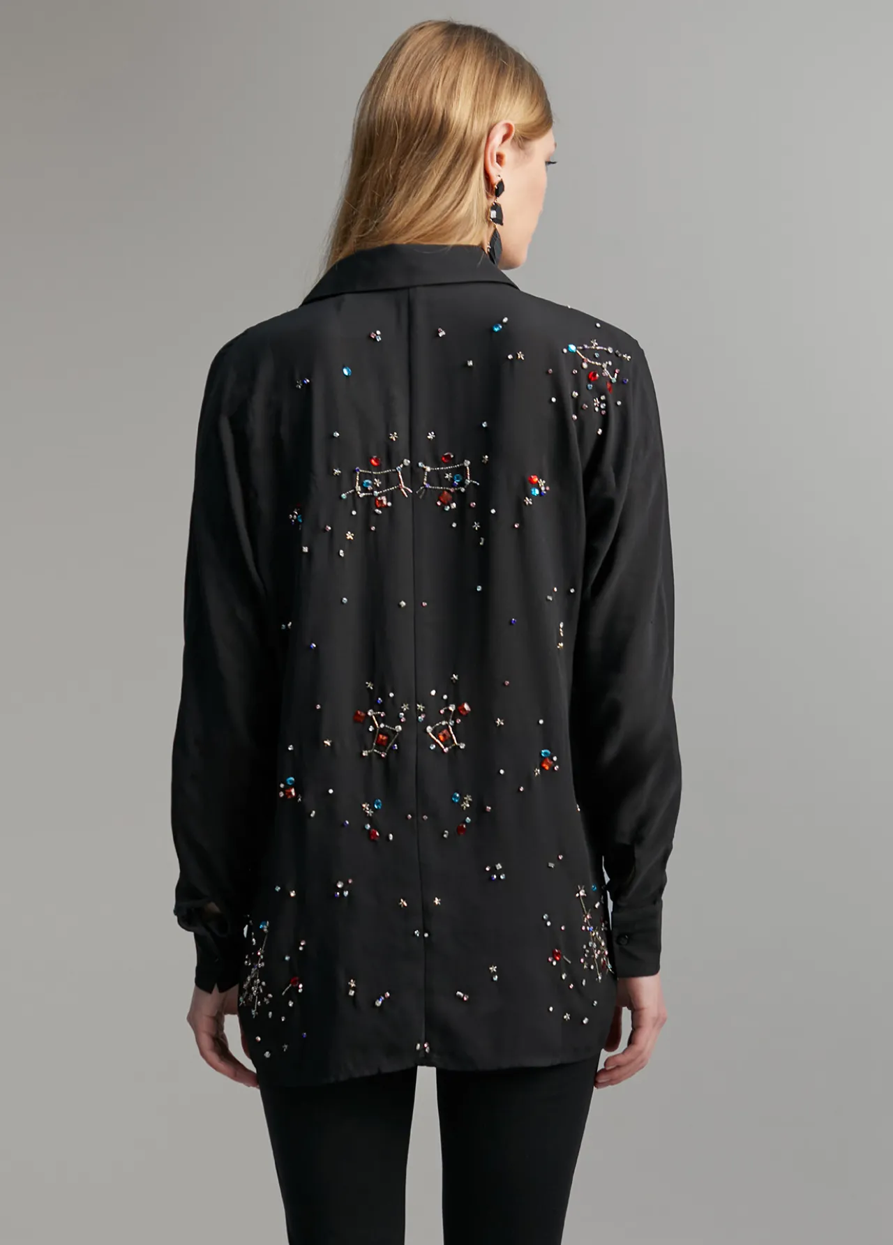 camisa_detalle_joyas_5-1.webp Lola Casademunt Camisas Y Blusas<Camisa detalle joyas NEGRO