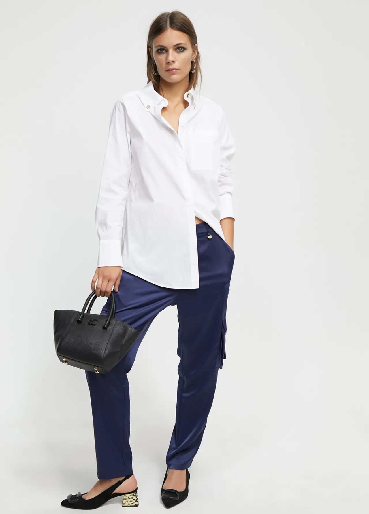 camisa_detalle_logo_0.webp Lola Casademunt Camisas Y Blusas<Camisa detalle logo BLANCO