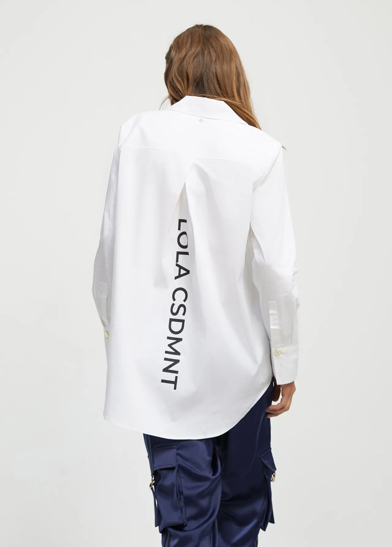 camisa_detalle_logo_5.webp Lola Casademunt Camisas Y Blusas<Camisa detalle logo BLANCO