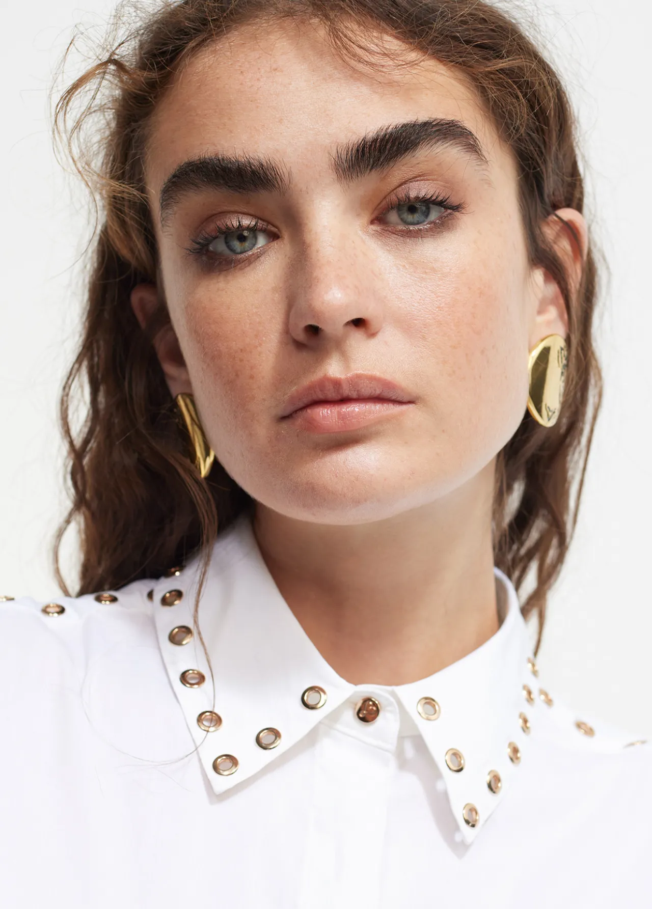 camisa_detalle_tachas_1.webp Lola Casademunt Camisas Y Blusas<Camisa detalle tachas BLANCO