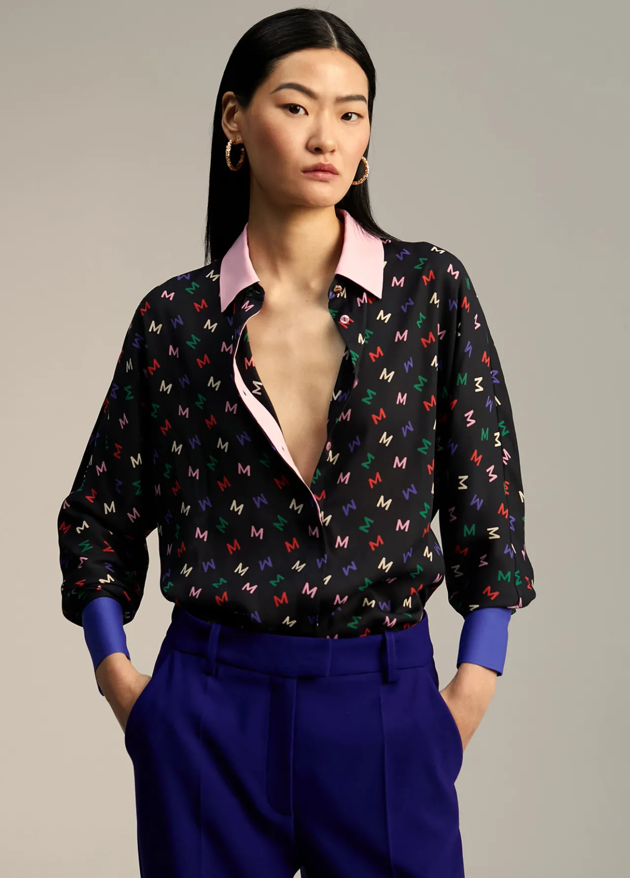 camisa_estampado_monograma_2.webp Lola Casademunt Camisas Y Blusas<Camisa estampado monograma NEGRO-MULTICOLO