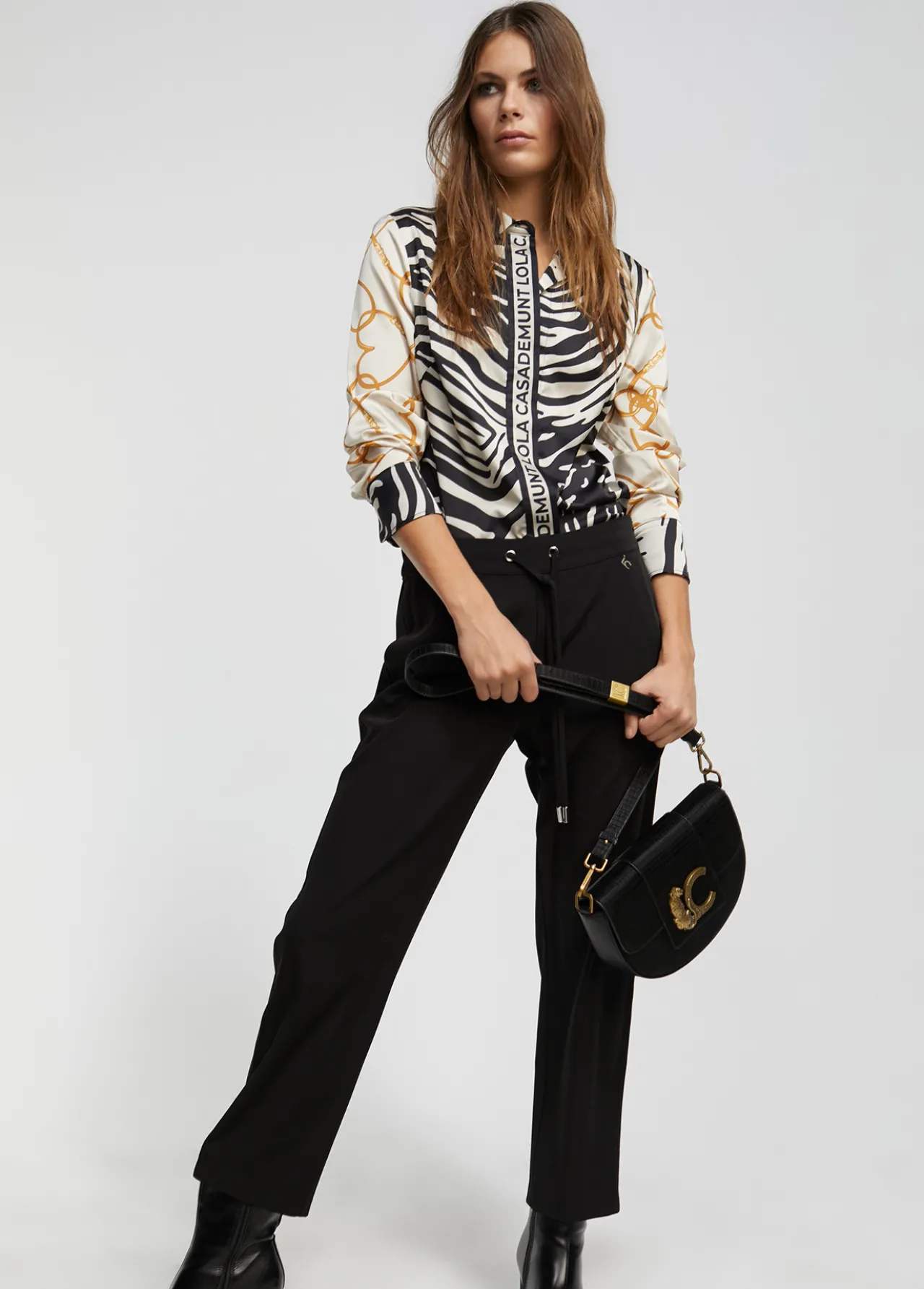 camisa_estampado_zebra_1.webp Lola Casademunt Animal Print | Camisas Y Blusas<Camisa estampado zebra NEGRO-CRUDO