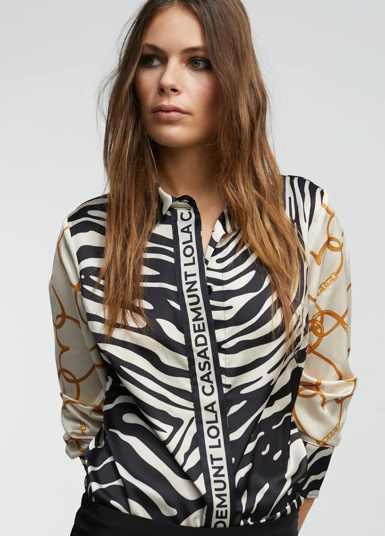 camisa_estampado_zebra_3.webp Lola Casademunt Animal Print | Camisas Y Blusas<Camisa estampado zebra NEGRO-CRUDO