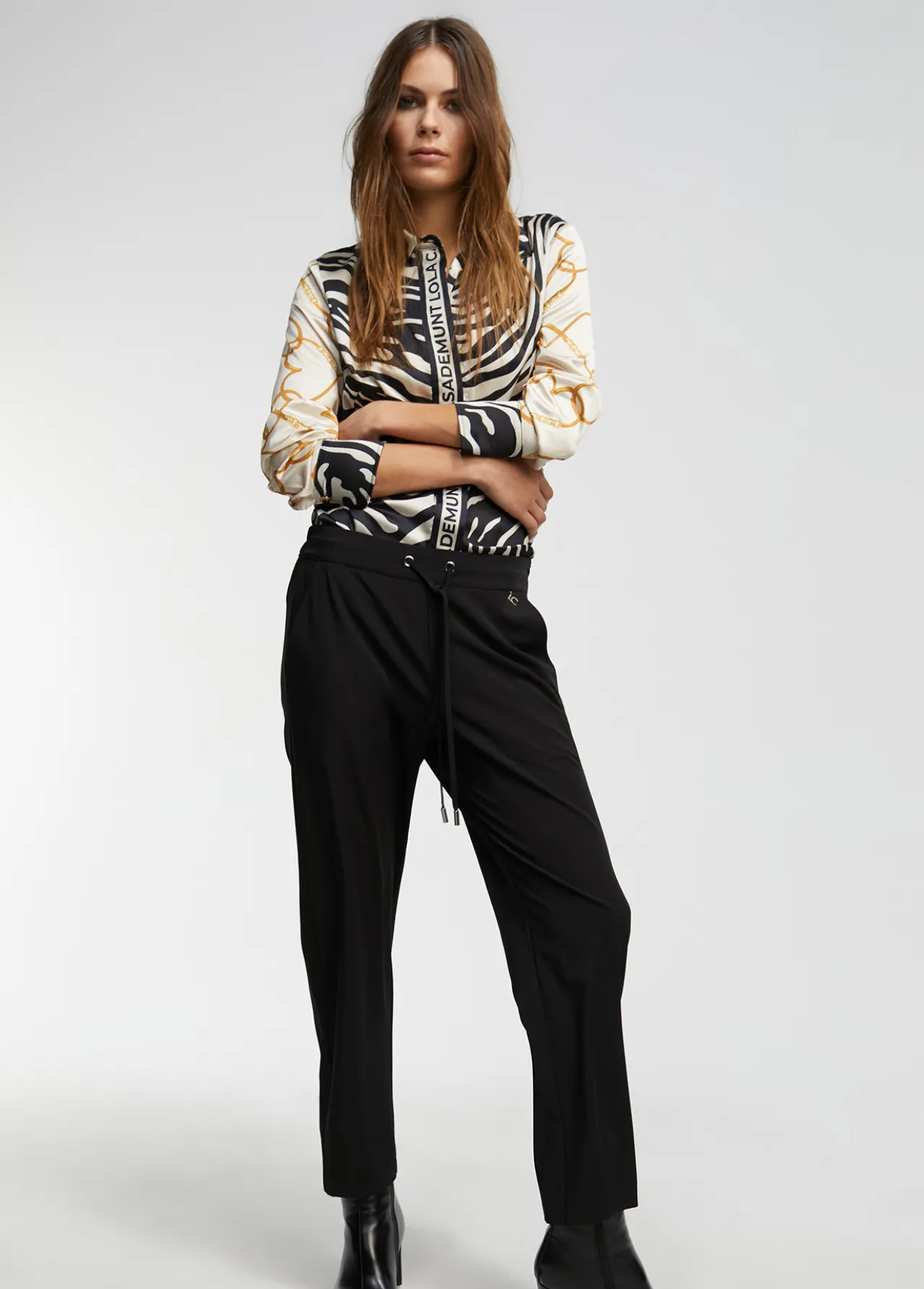 camisa_estampado_zebra_4.webp Lola Casademunt Animal Print | Camisas Y Blusas<Camisa estampado zebra NEGRO-CRUDO