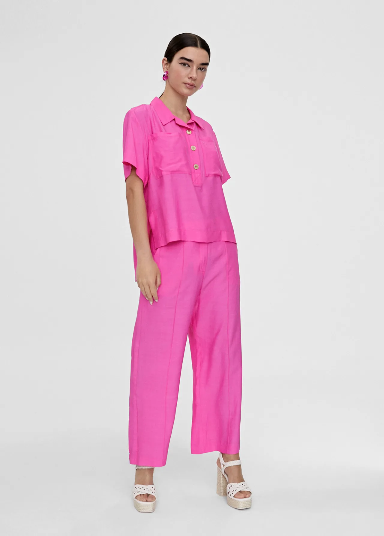 camisa_fluida_con_bolsillos_4.webp Lola Casademunt Camisas Y Blusas<Camisa fluida con bolsillos FUCSIA