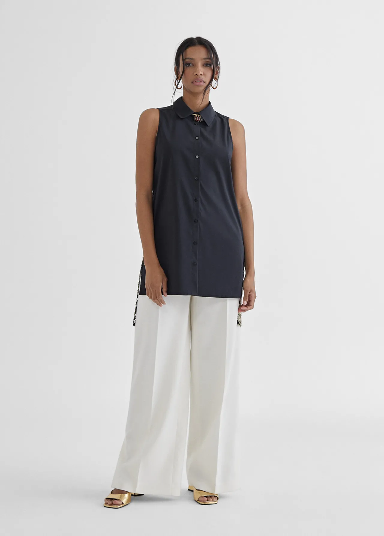 camisa_larga_con_bordado_fantasia_4.webp Lola Casademunt Camisetas Y Tops | Camisas Y Blusas<Camisa larga con bordado fantasia NEGRO-METAL