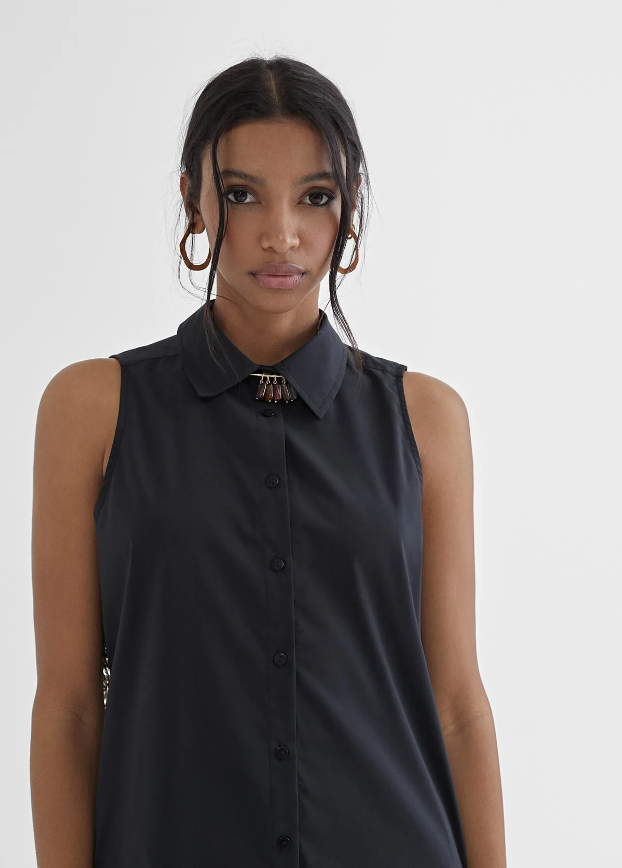 camisa_larga_con_bordado_fantasia_5.webp Lola Casademunt Camisetas Y Tops | Camisas Y Blusas<Camisa larga con bordado fantasia NEGRO-METAL