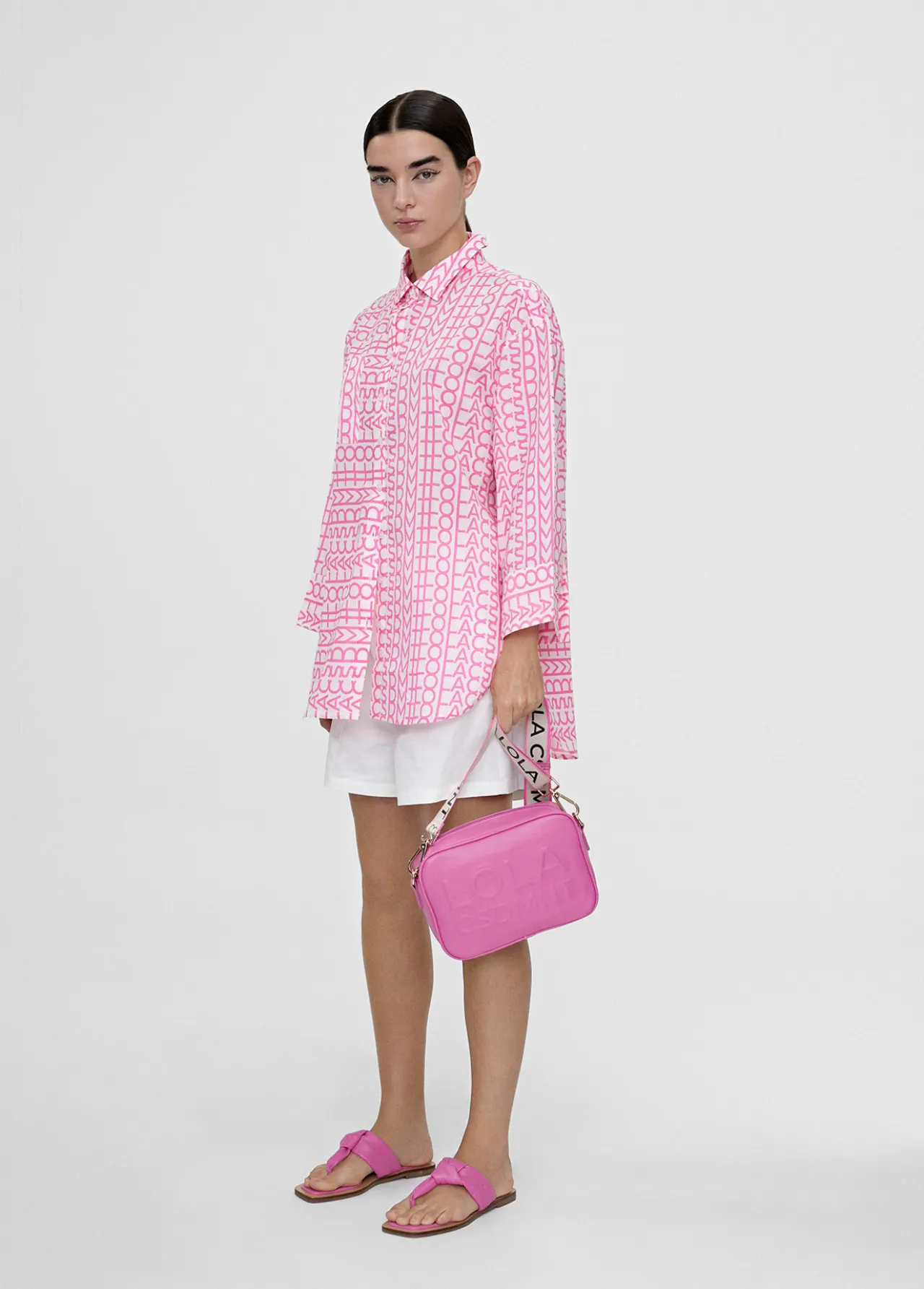 camisa_logomana_0.webp Lola Casademunt Camisas Y Blusas<Camisa logomanía AZULELECTRICO