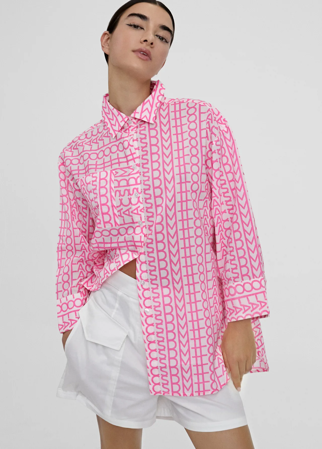 camisa_logomana_1.webp Lola Casademunt Camisas Y Blusas<Camisa logomanía AZULELECTRICO