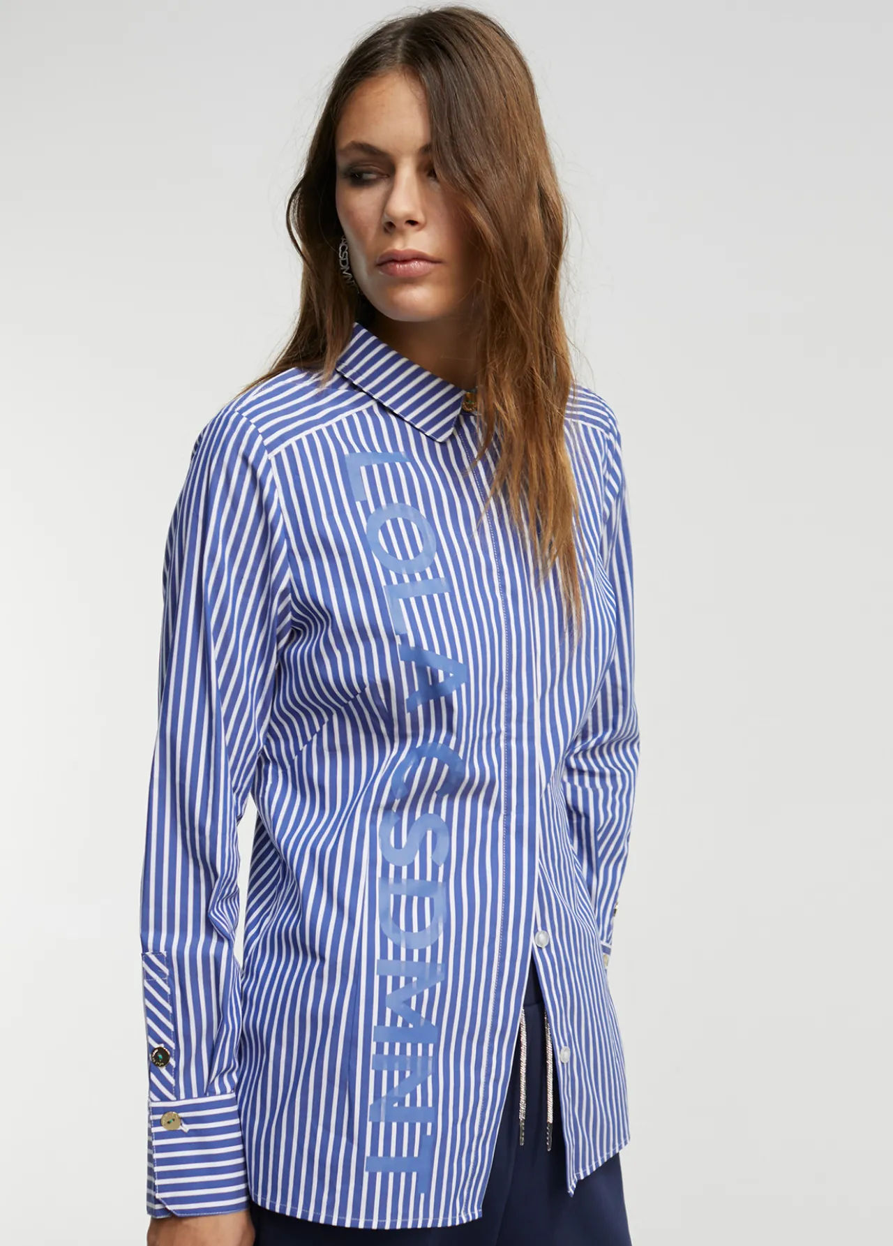 camisa_rayas_logo_5.webp Lola Casademunt Camisas Y Blusas<Camisa rayas logo AZUL-BLANCO