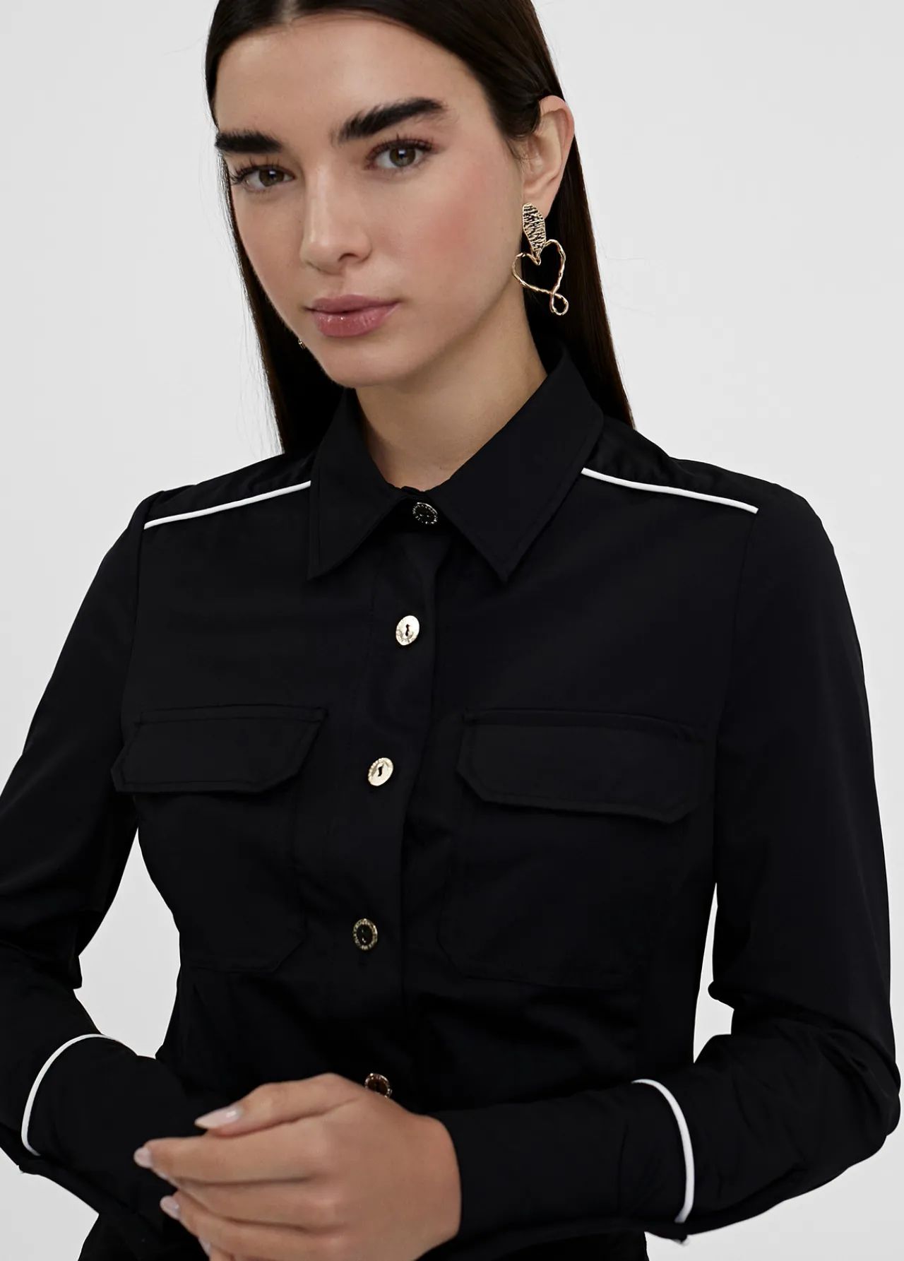 camisa_strech_con_vivo_contraste_0.webp Lola Casademunt Camisas Y Blusas<Camisa strech con vivo contraste NEGRO