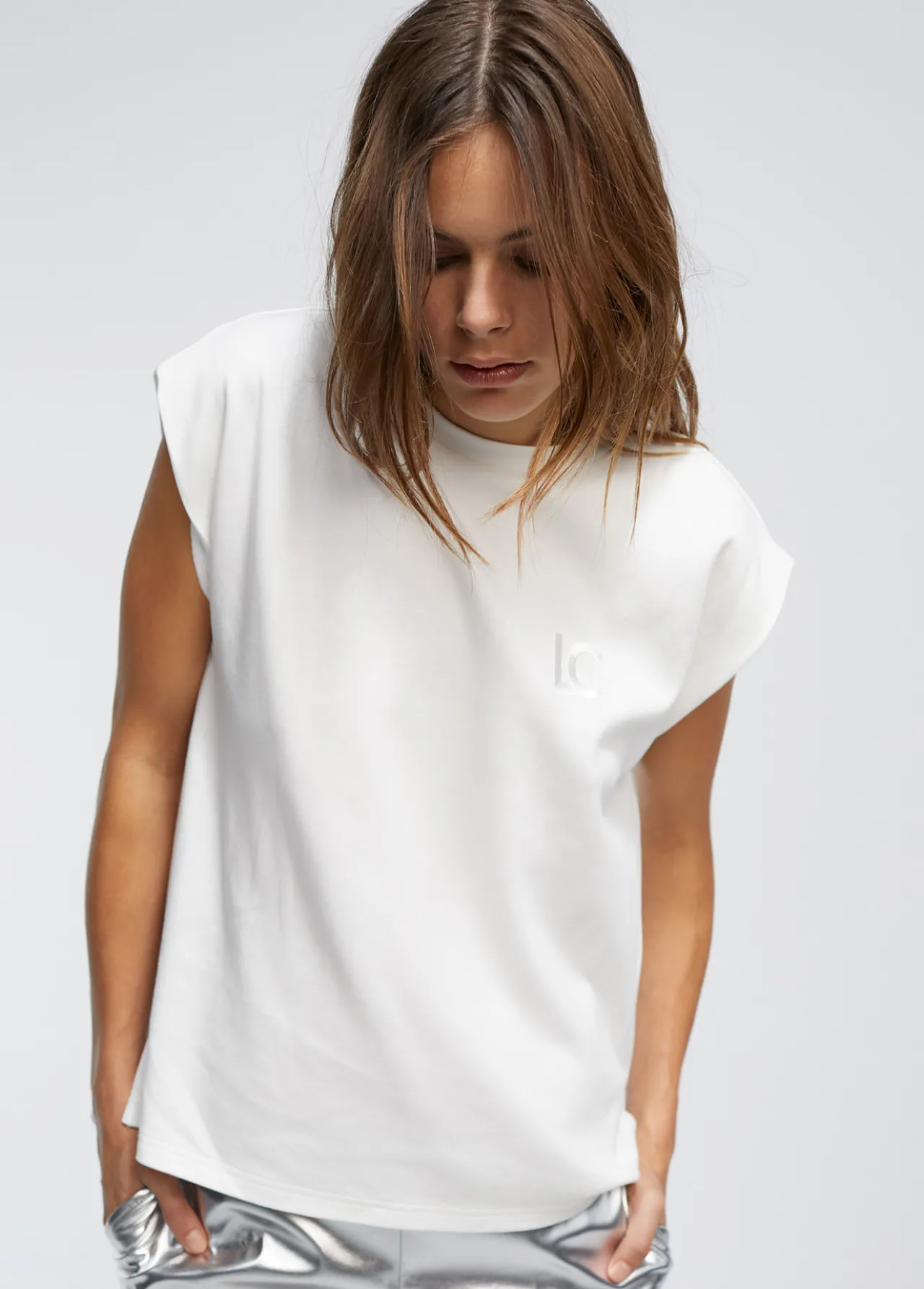 camiseta_detalle_bordado_0.webp Lola Casademunt Camisetas Y Tops<Camiseta detalle bordado BLANCO