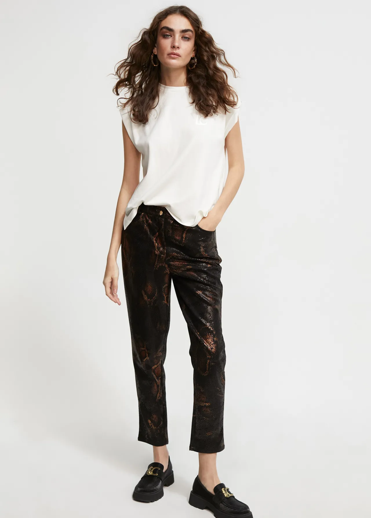 camiseta_detalle_bordado_2.webp Lola Casademunt Camisetas Y Tops<Camiseta detalle bordado BLANCO