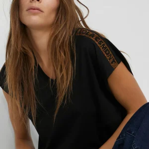 Lola Casademunt Camisetas Y Tops<Camiseta detalle hombros NEGRO