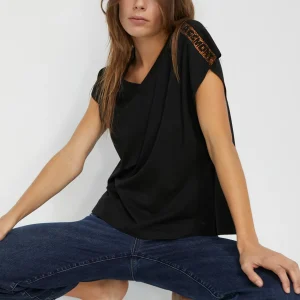 Lola Casademunt Camisetas Y Tops<Camiseta detalle hombros NEGRO