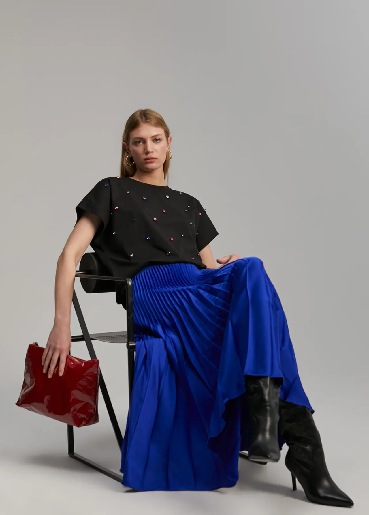 camiseta_detalle_joyas_1-1.webp Lola Casademunt Camisetas Y Tops<Camiseta detalle joyas NEGRO