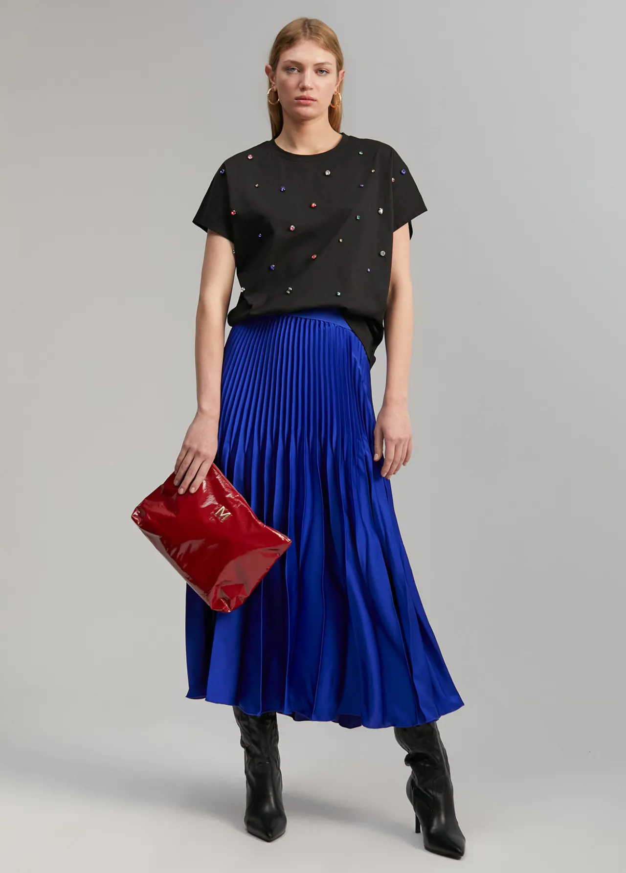 camiseta_detalle_joyas_2-1.webp Lola Casademunt Camisetas Y Tops<Camiseta detalle joyas NEGRO