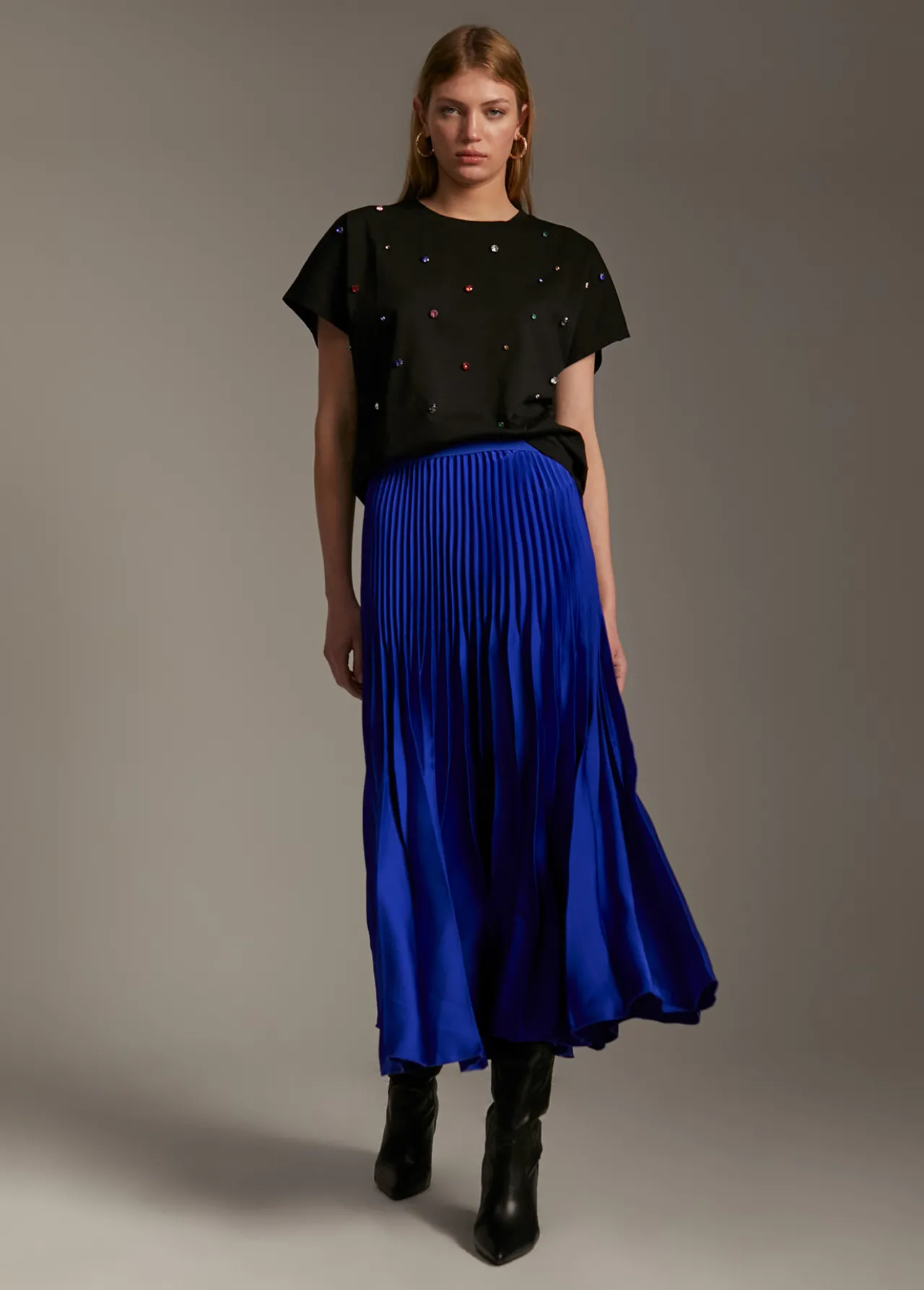 camiseta_detalle_joyas_4-1.webp Lola Casademunt Camisetas Y Tops<Camiseta detalle joyas NEGRO