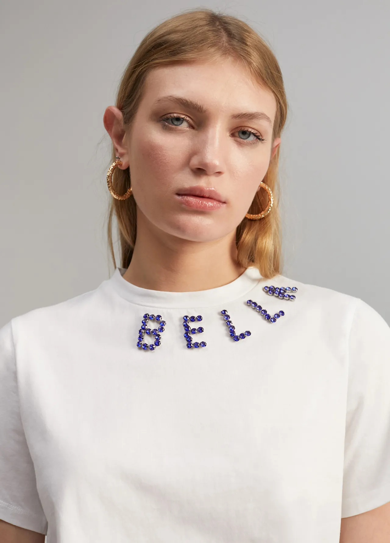 camiseta_detalle_pedrera_3.webp Lola Casademunt Camisetas Y Tops<Camiseta detalle pedrería BLANCO