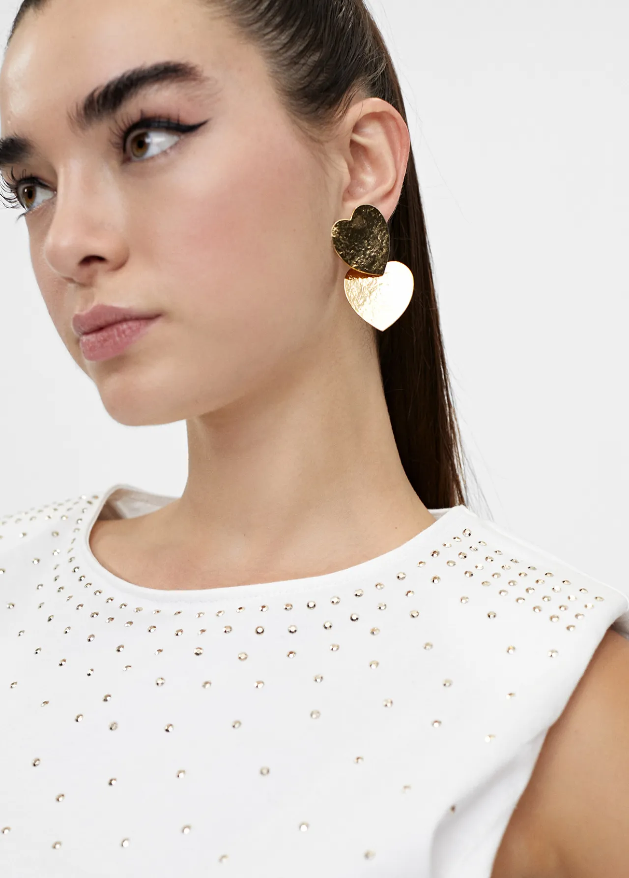 camiseta_hombreras_strass_2.webp Lola Casademunt Camisetas Y Tops<Camiseta hombreras strass BLANCO