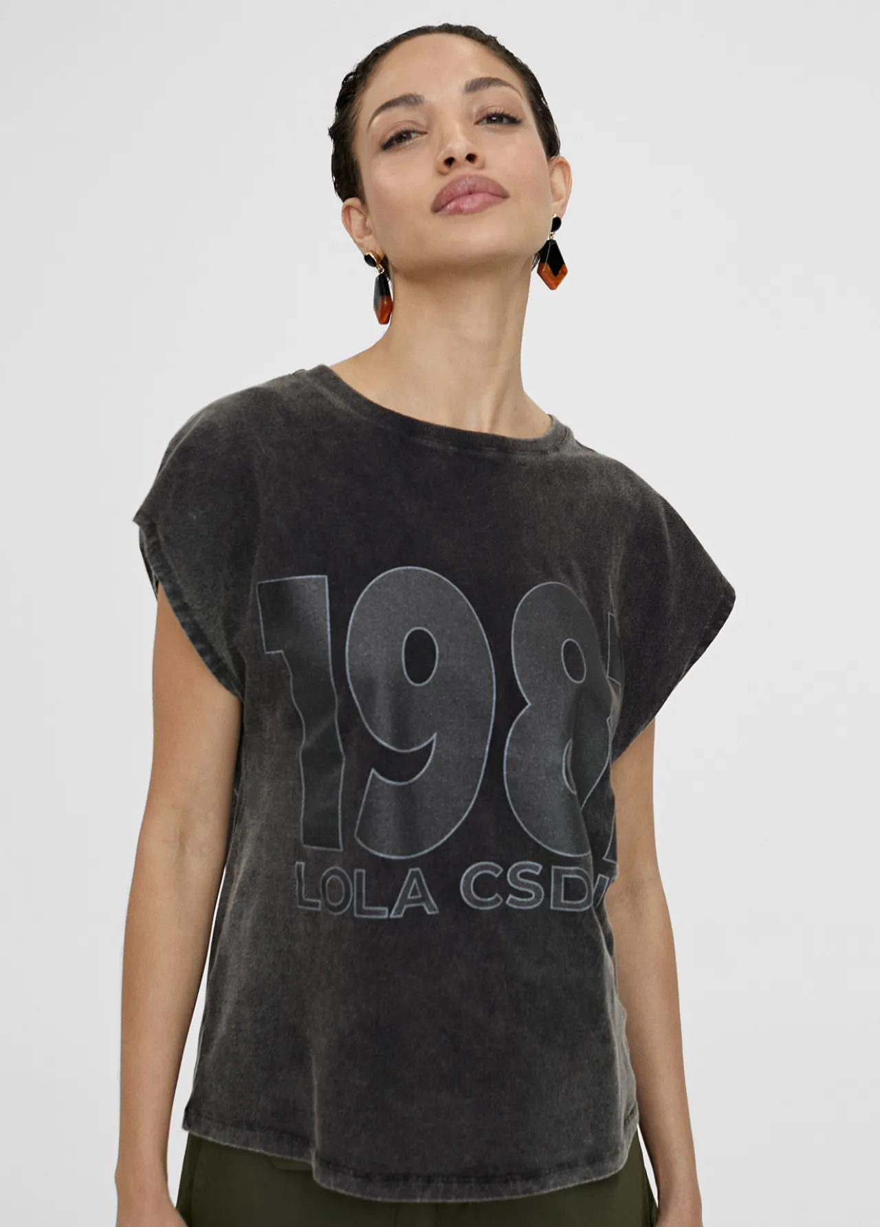 camiseta_posicionado_frontal_0-1.webp Lola Casademunt Camisetas Y Tops<Camiseta posicionado frontal GRIS