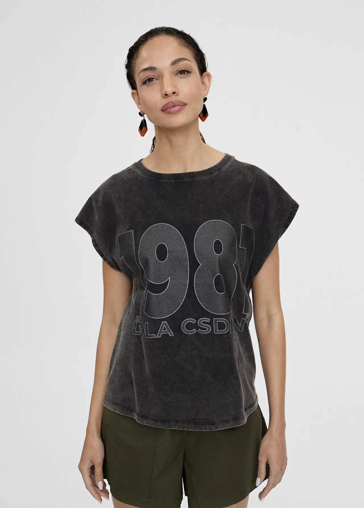 camiseta_posicionado_frontal_1-1.webp Lola Casademunt Camisetas Y Tops<Camiseta posicionado frontal GRIS
