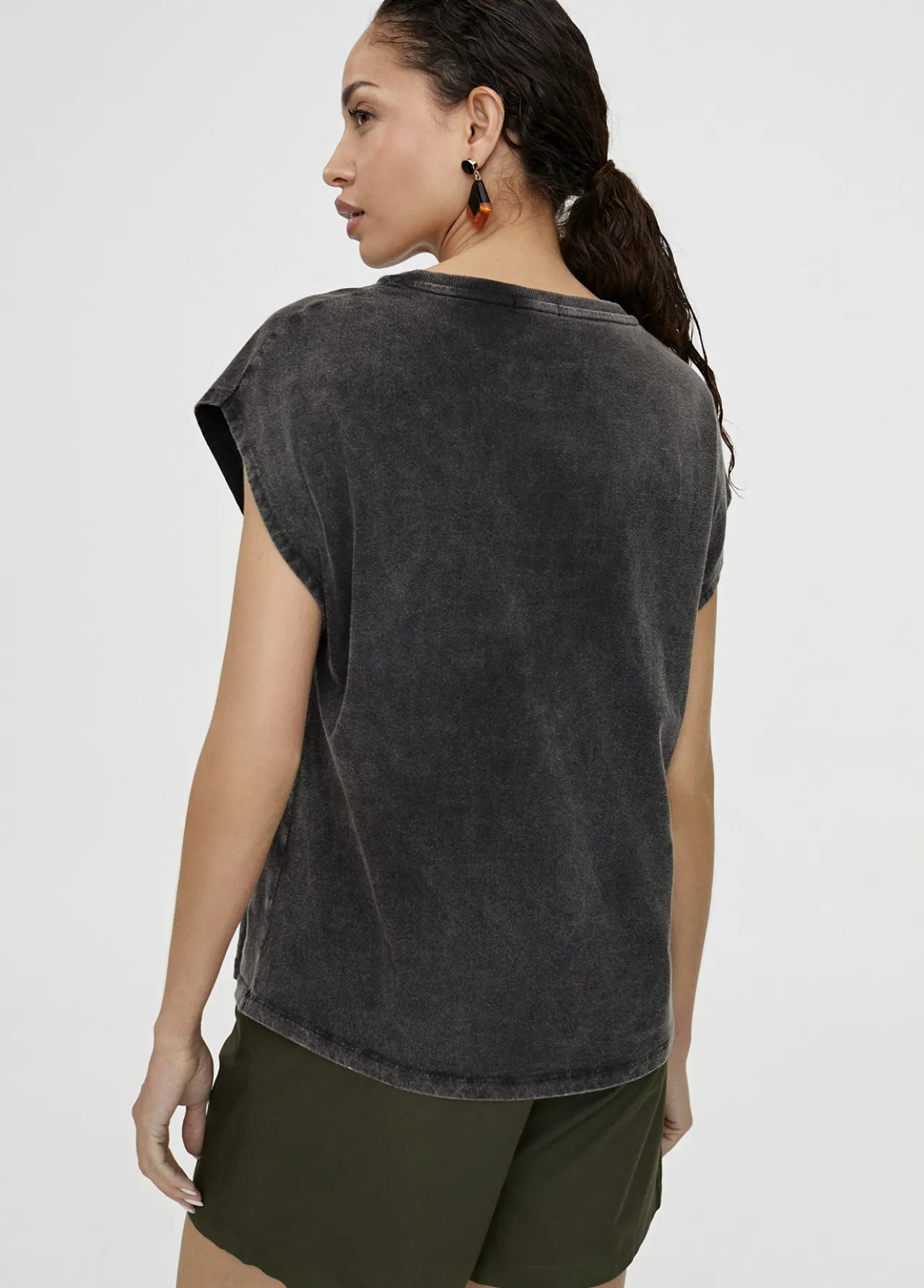 camiseta_posicionado_frontal_3-1.webp Lola Casademunt Camisetas Y Tops<Camiseta posicionado frontal GRIS