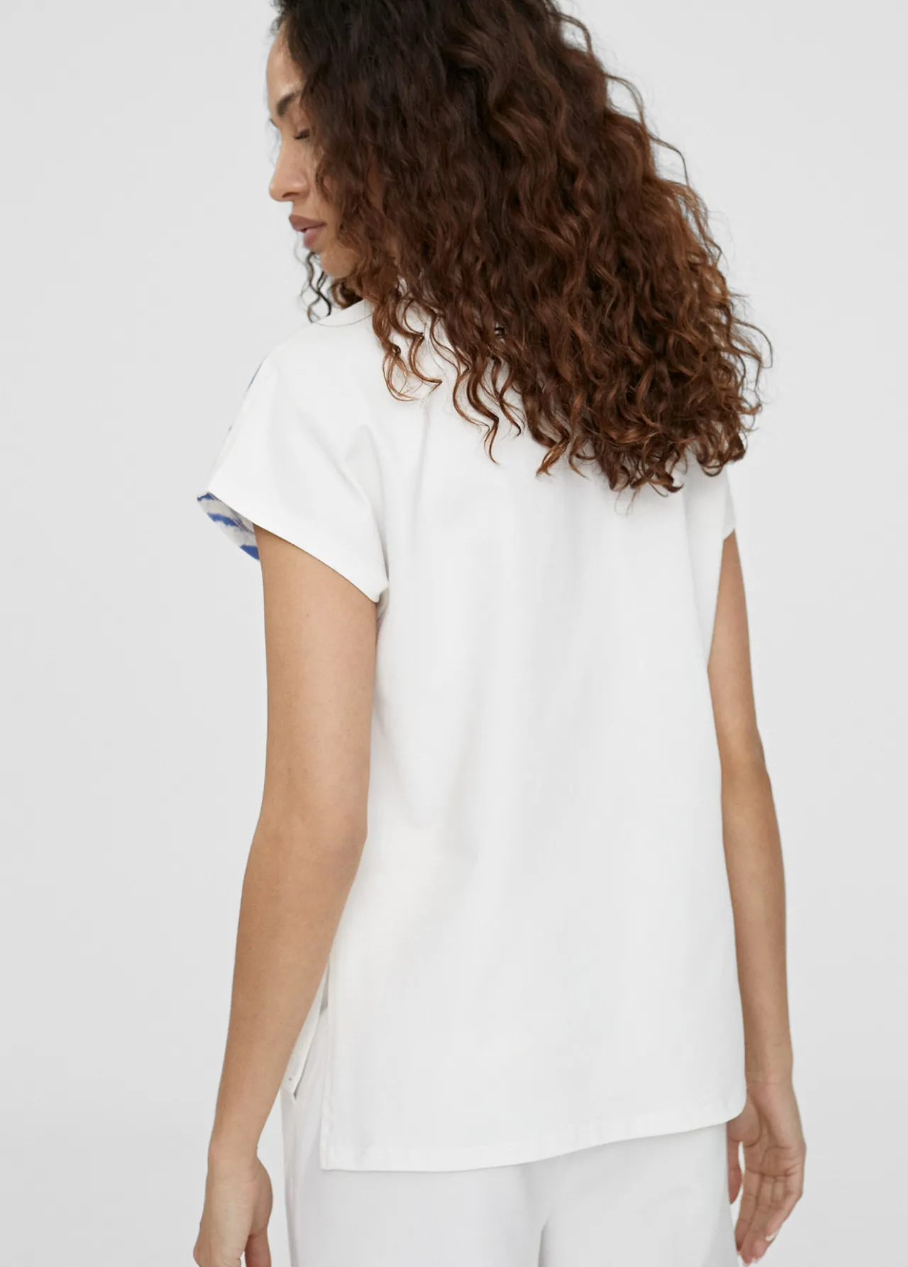 camiseta_posicionado_tigre_3.webp Lola Casademunt Camisetas Y Tops<Camiseta posicionado tigre BLANCO-NEGRO